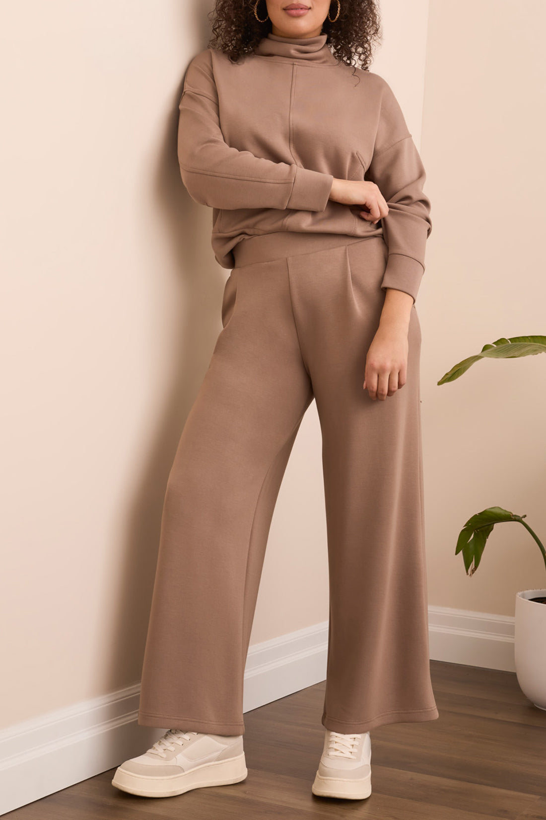 Techno Lux Wide Leg Pull-On Pants