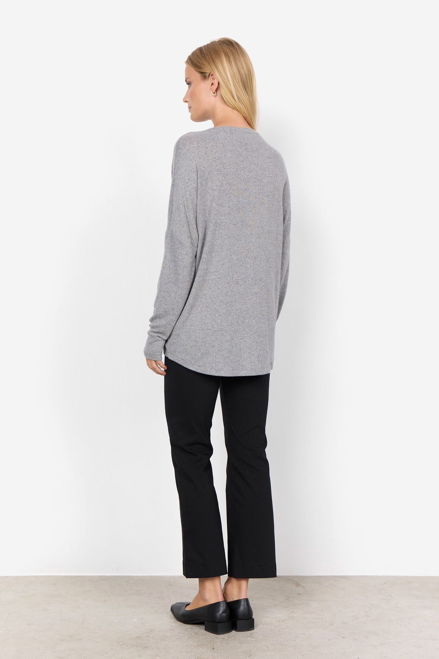 Biara Round Neck Long Sleeve Shirt
