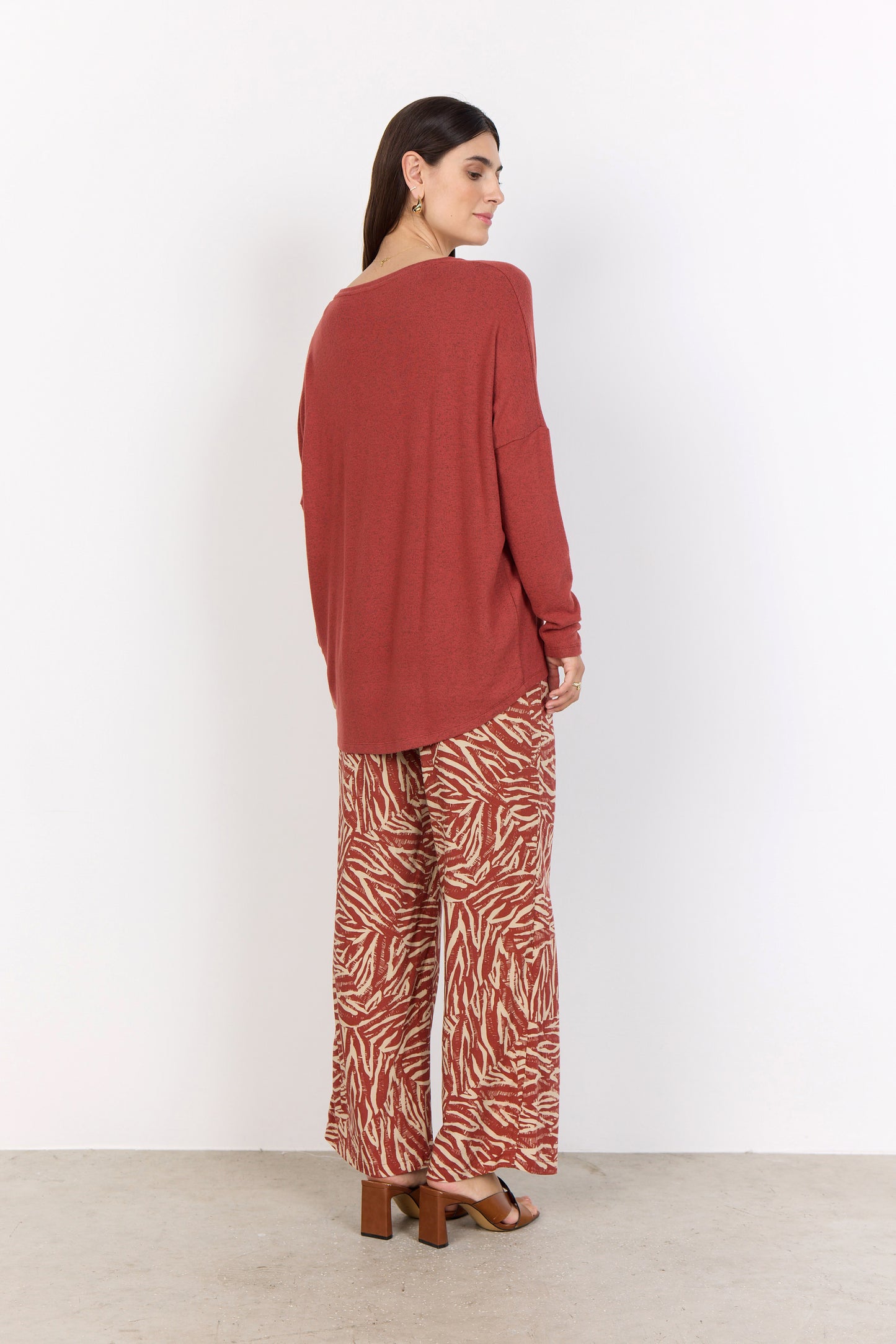 Biara Round Neck Long Sleeve Shirt