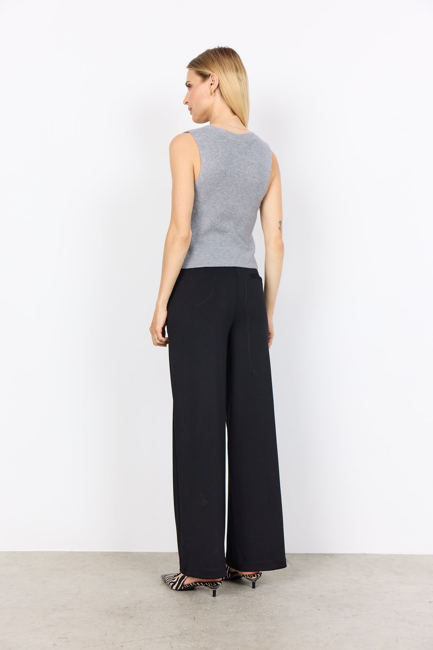 Kanita Ribbed Button Up Knit Vest