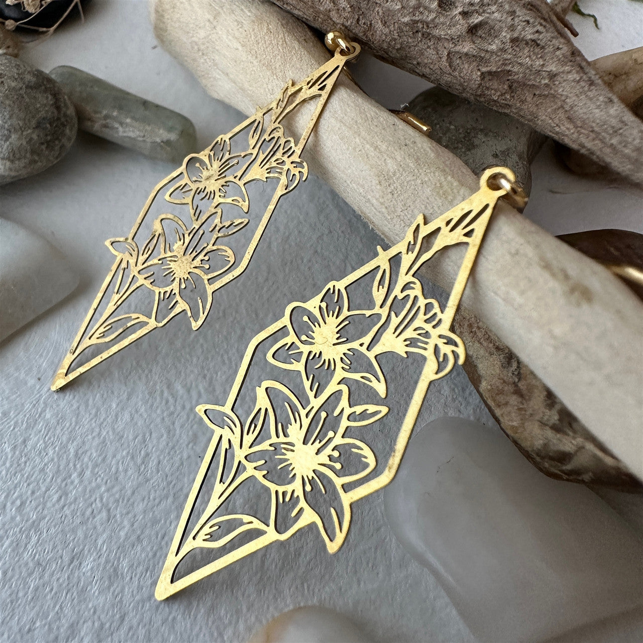Tigris Raw Brass Rhombus Flowers Drop Earrings