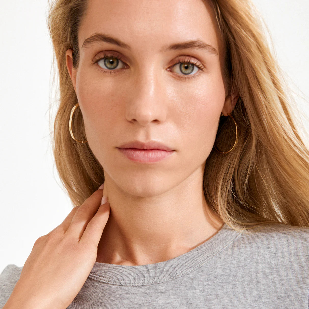 Ember Wavy Medium Hoop Earrings