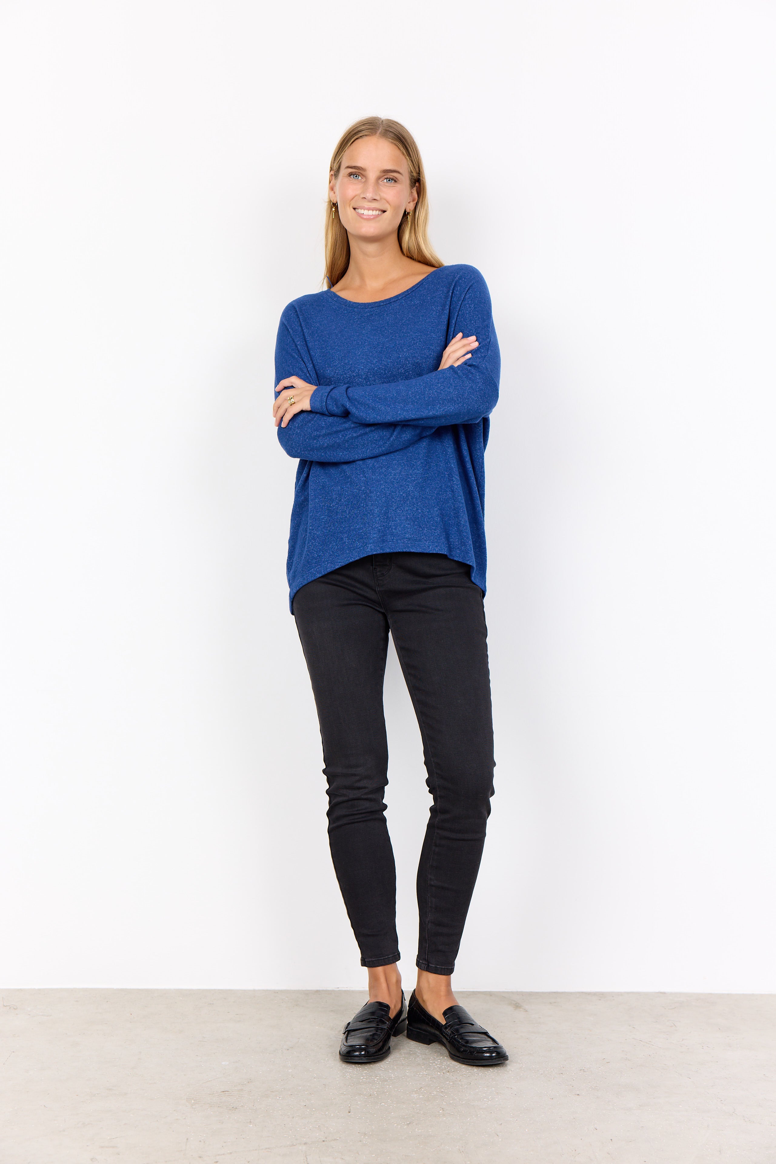 Biara Round Neck Long Sleeve Shirt