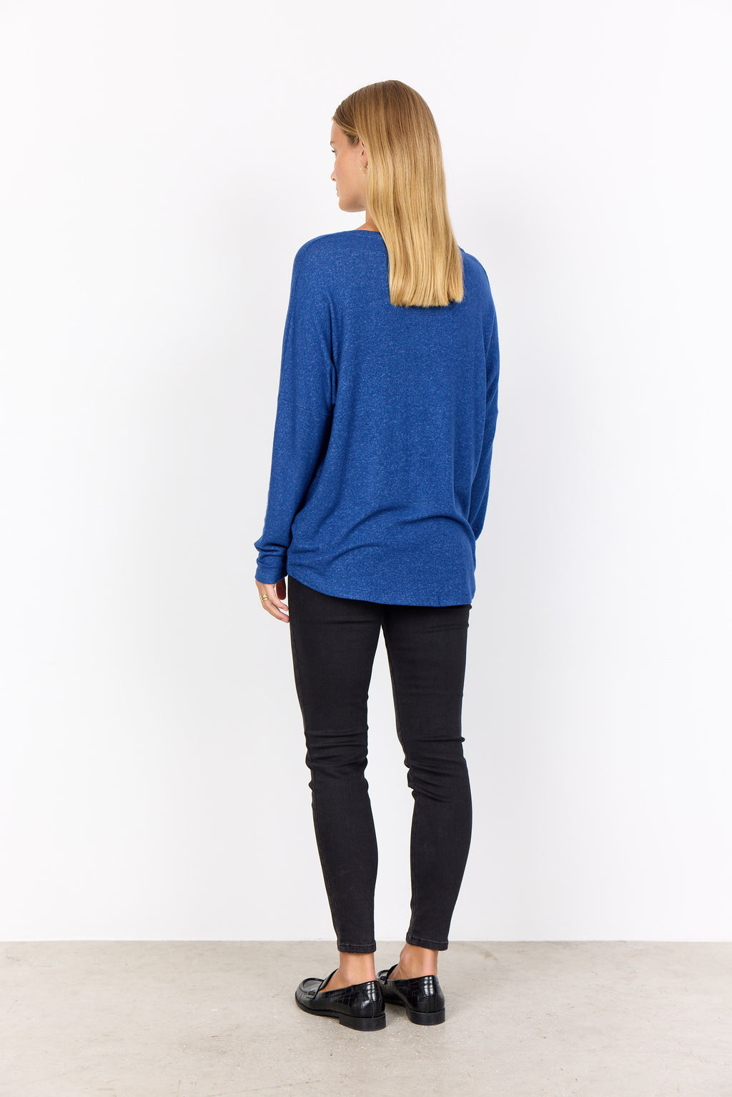 Biara Round Neck Long Sleeve Shirt
