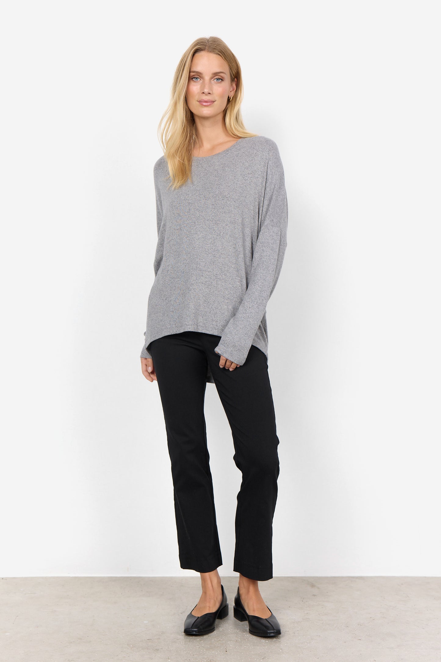 Biara Round Neck Long Sleeve Shirt