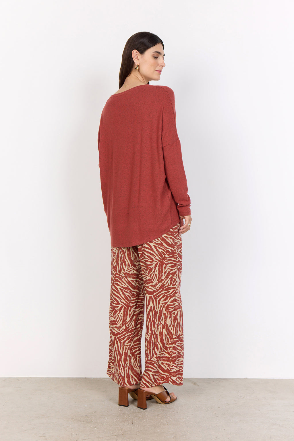 Biara Round Neck Long Sleeve Shirt