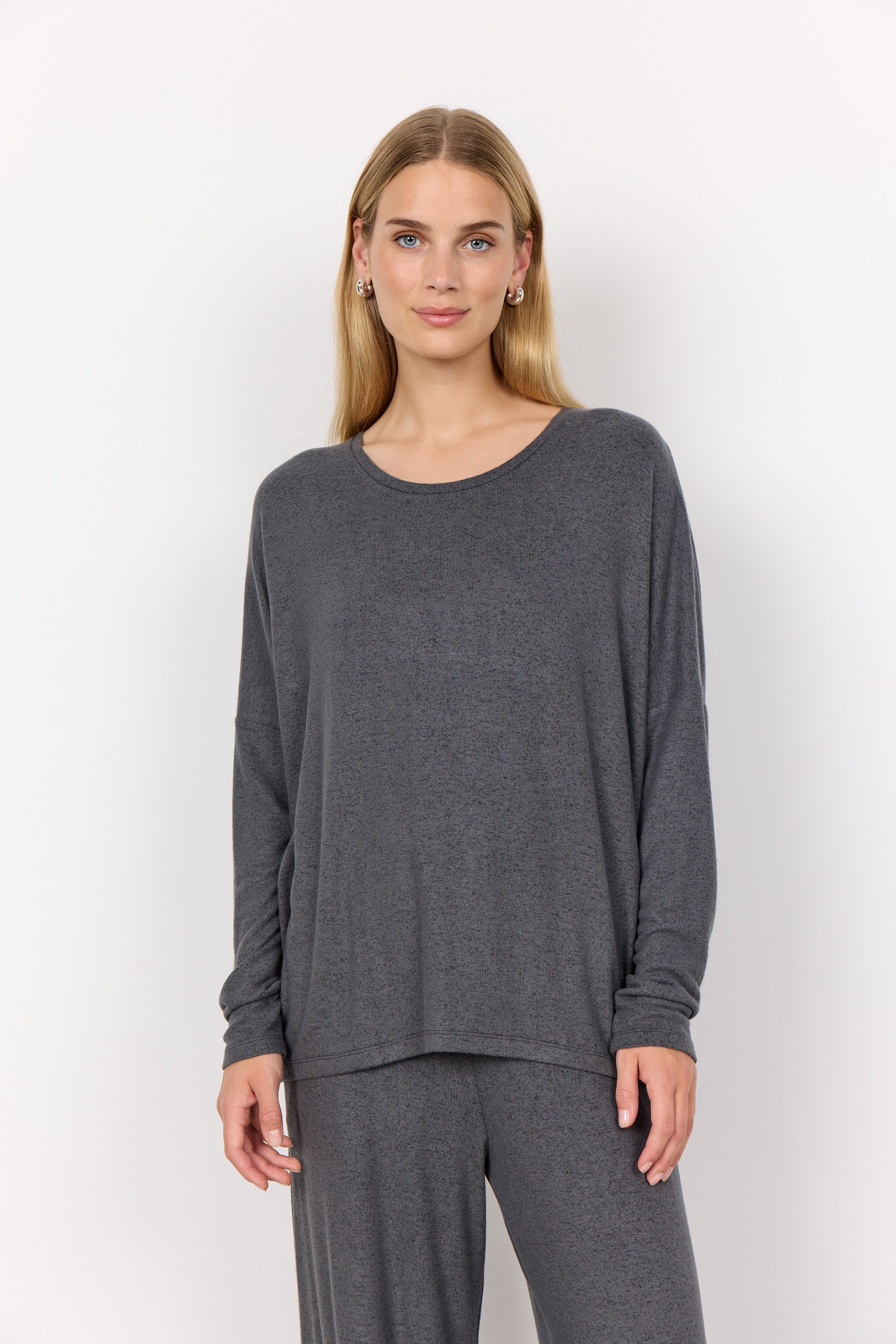 Biara Round Neck Long Sleeve Shirt