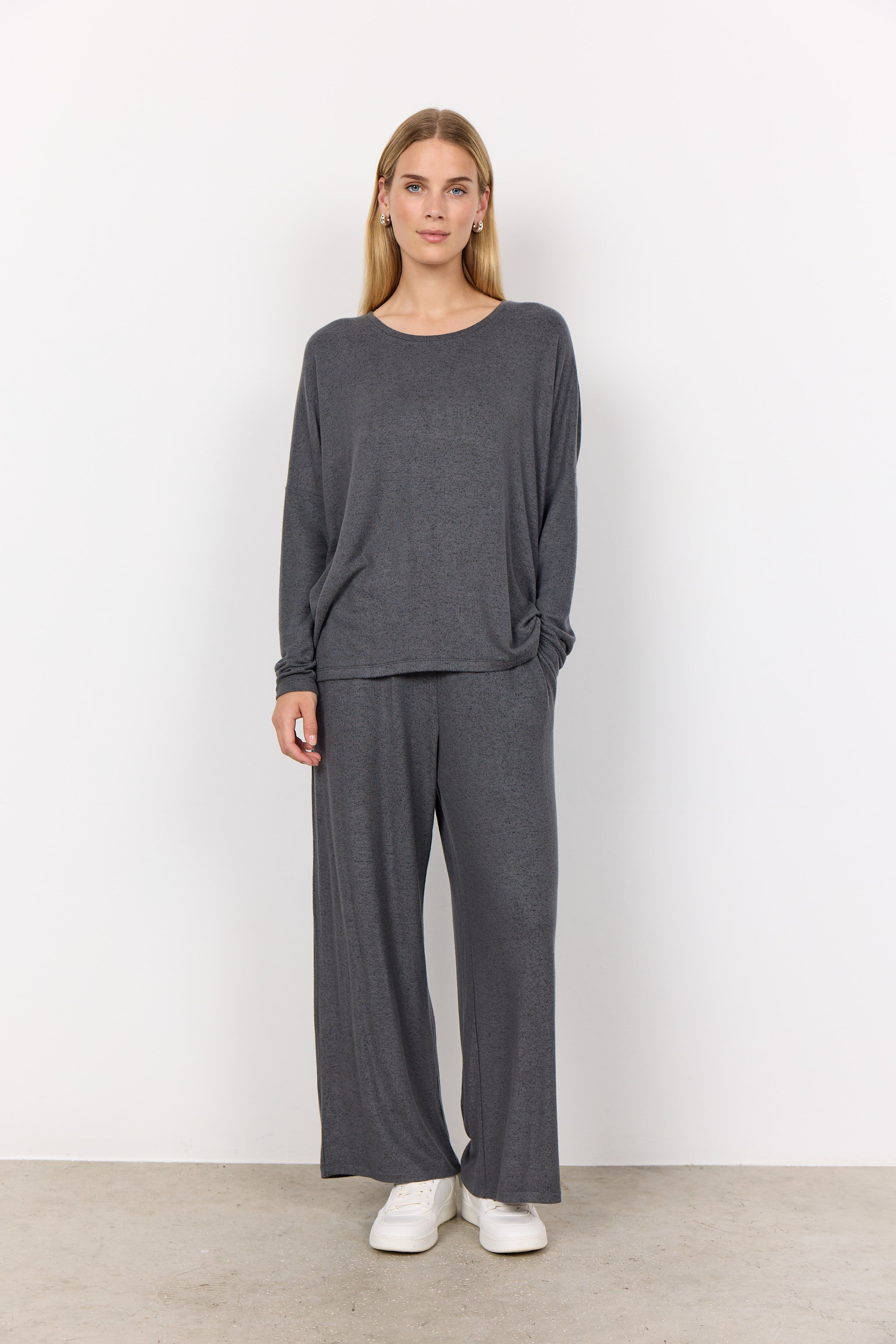 Biara Round Neck Long Sleeve Shirt