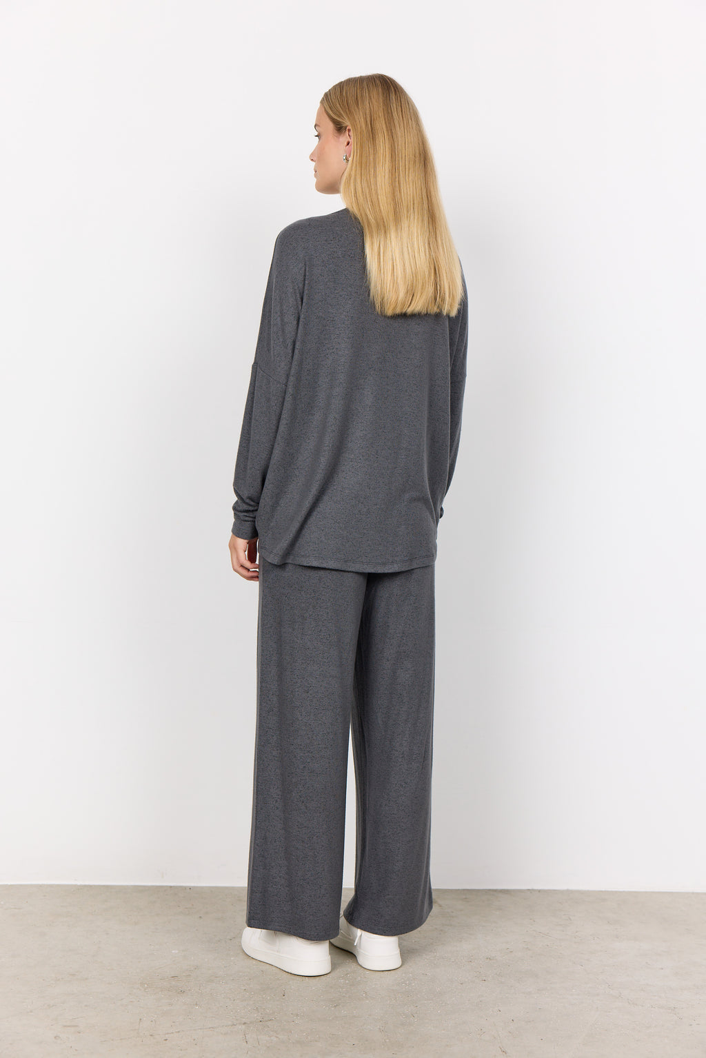 Biara Round Neck Long Sleeve Shirt