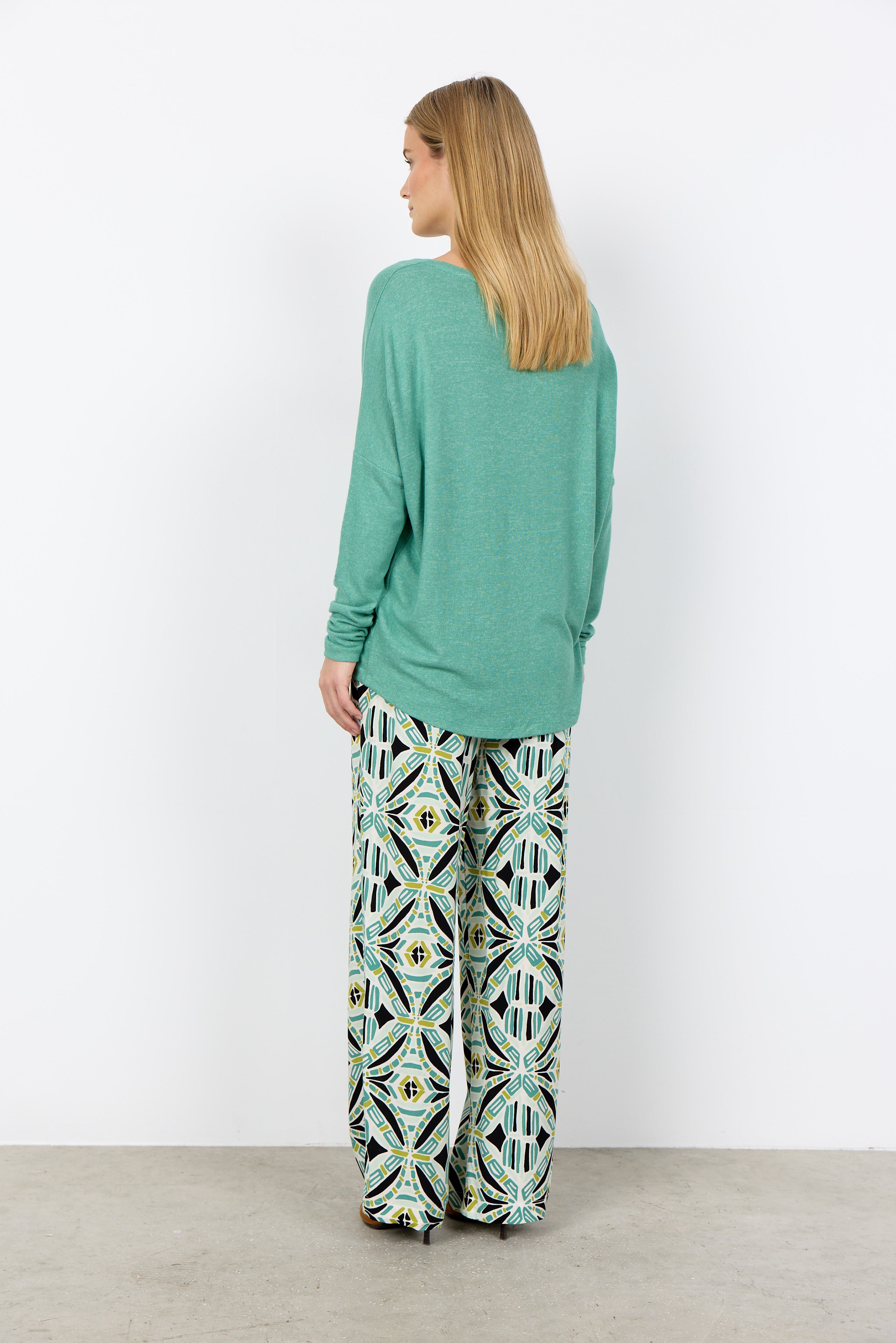 Biara Round Neck Long Sleeve Shirt