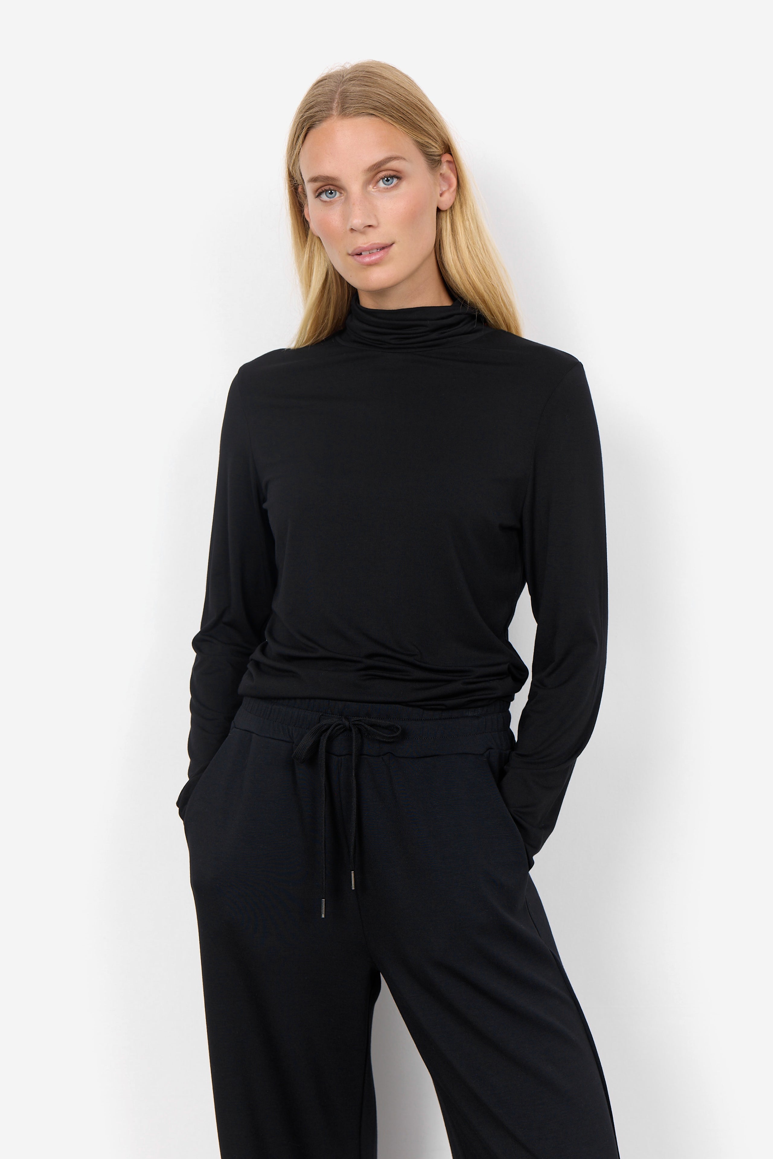 Marica Classic Long Sleeve Turtleneck