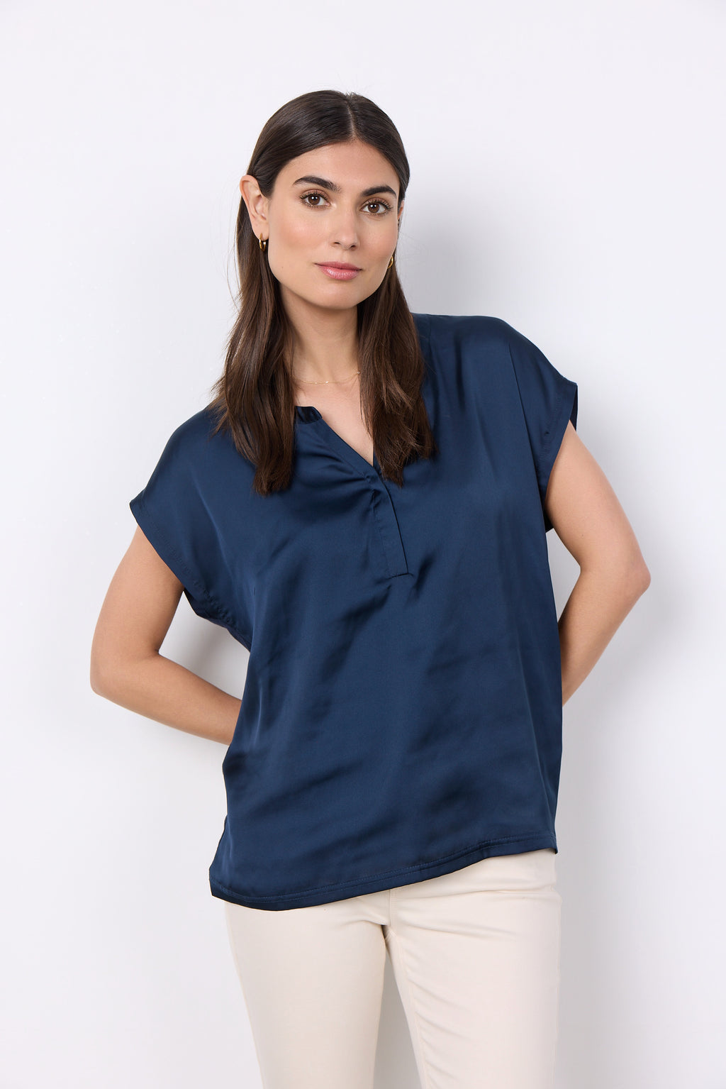 Thilde Silky V-Neck Placket Detail Loose Blouse