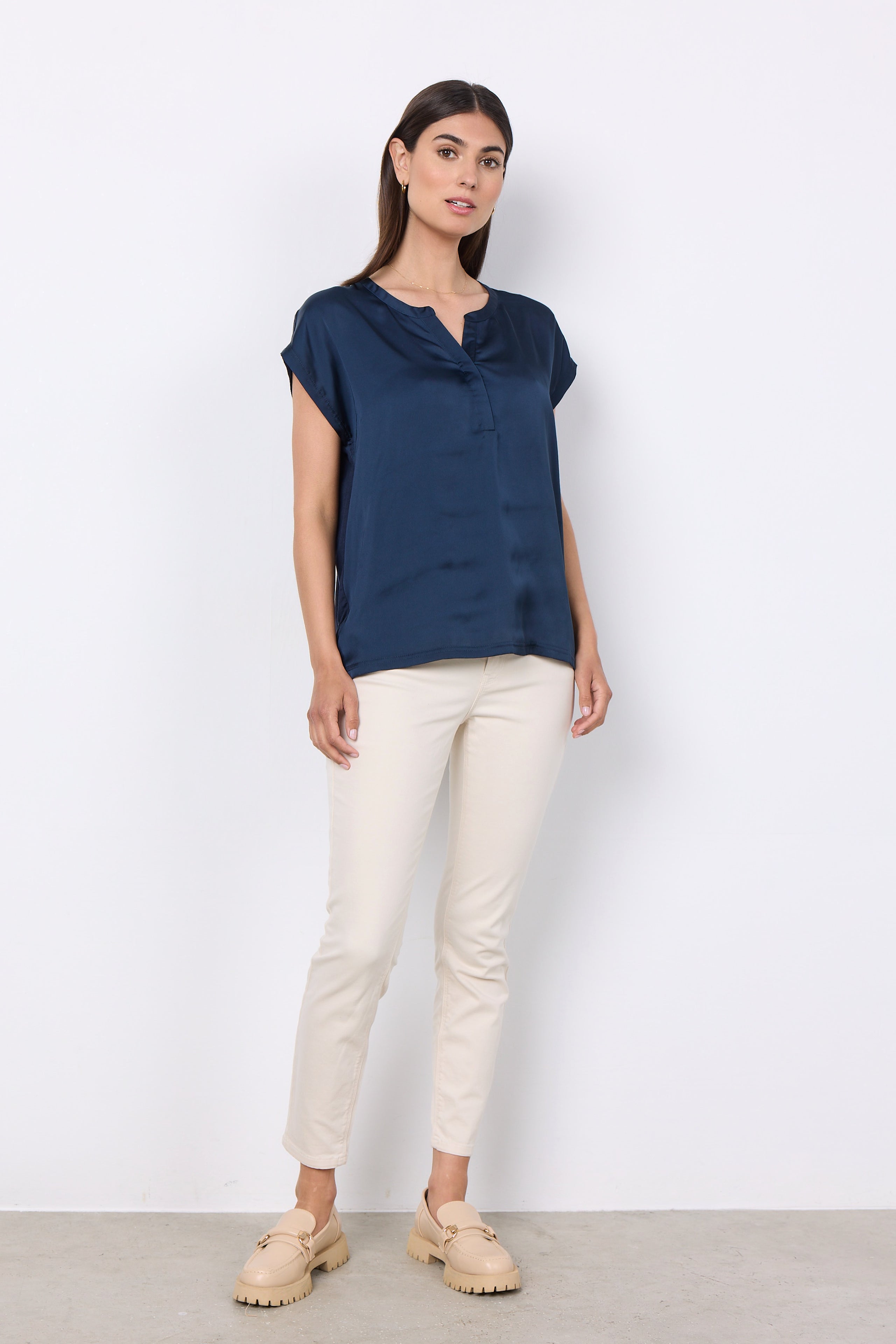 Thilde Silky V-Neck Placket Detail Loose Blouse