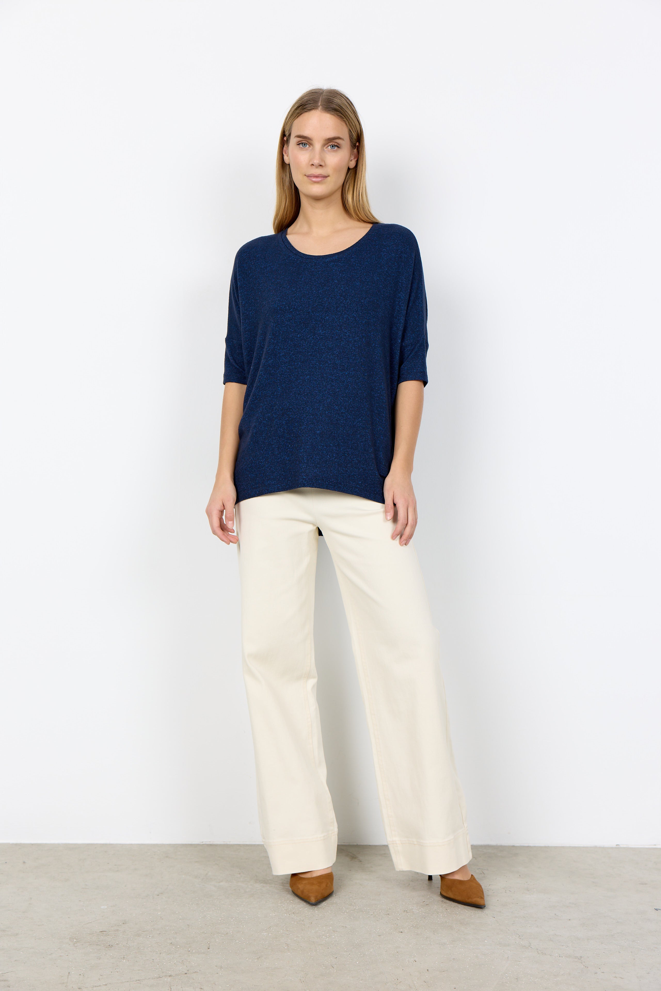 Biara Scoop Neck 3/4 Sleeve Shirt