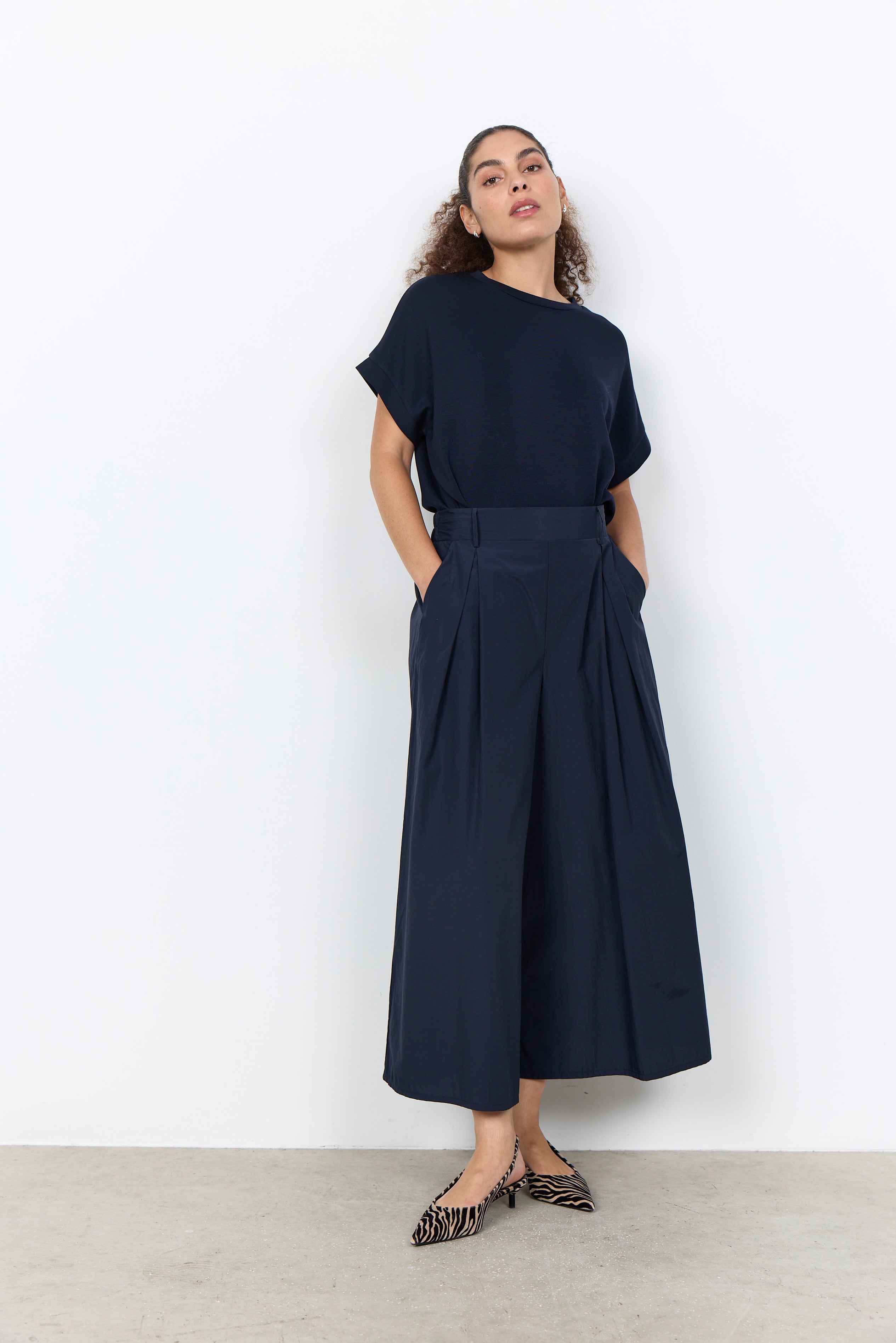 Banu Soft Rolled Sleeve Crewneck Top