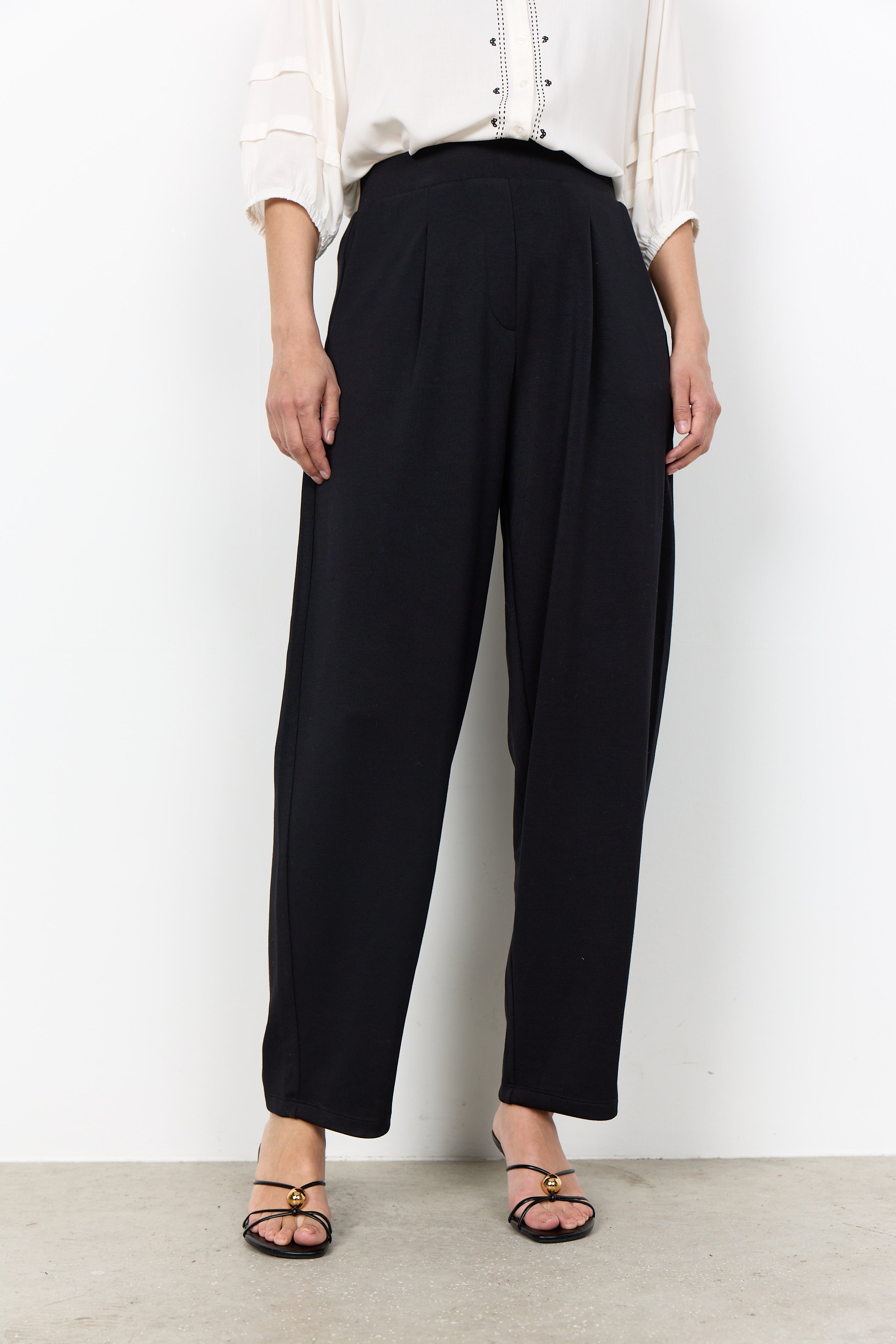 Banu Soft Pull-On Pleated Barrel Leg Pant