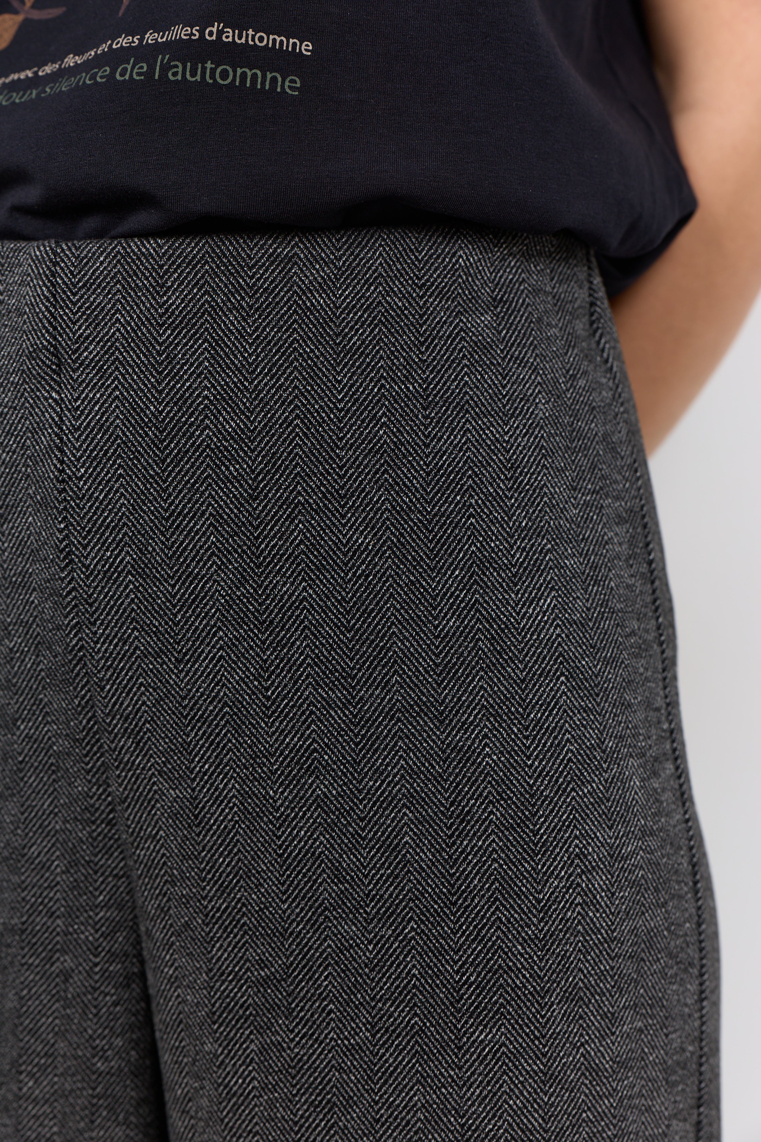 Hebe Straight Leg Textured Print Pant