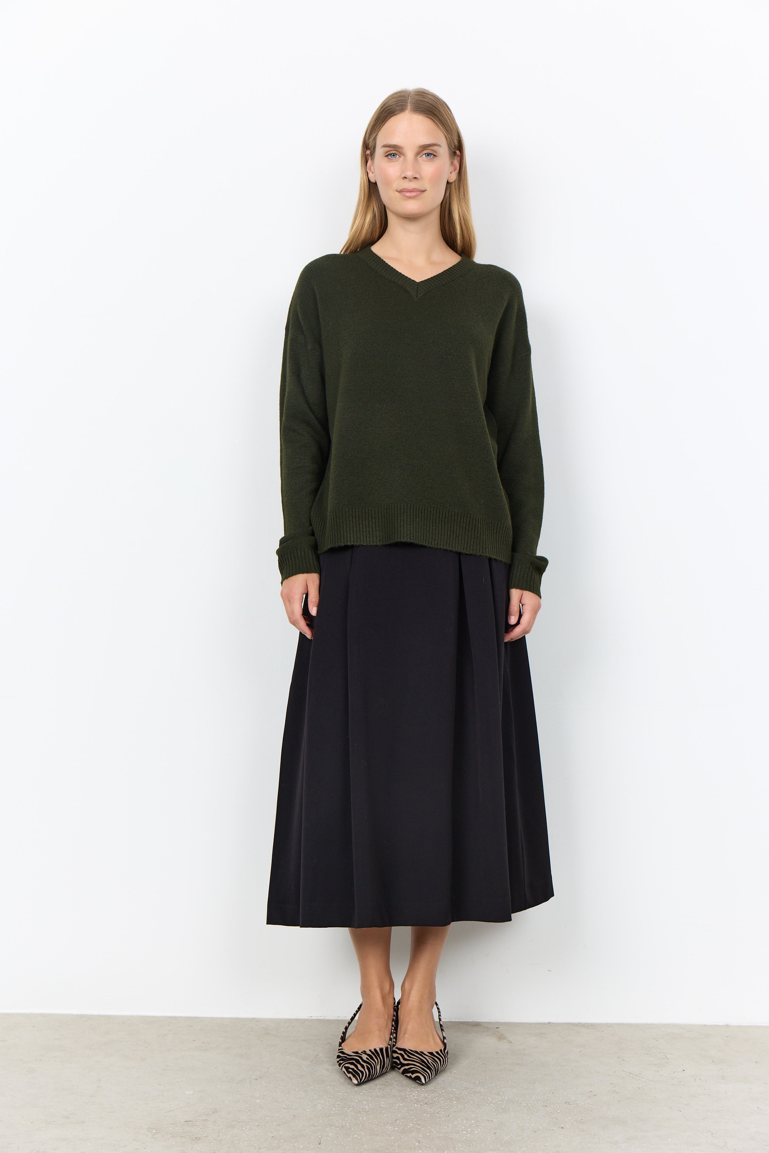 Orlean Relaxed V-Neck Pullover