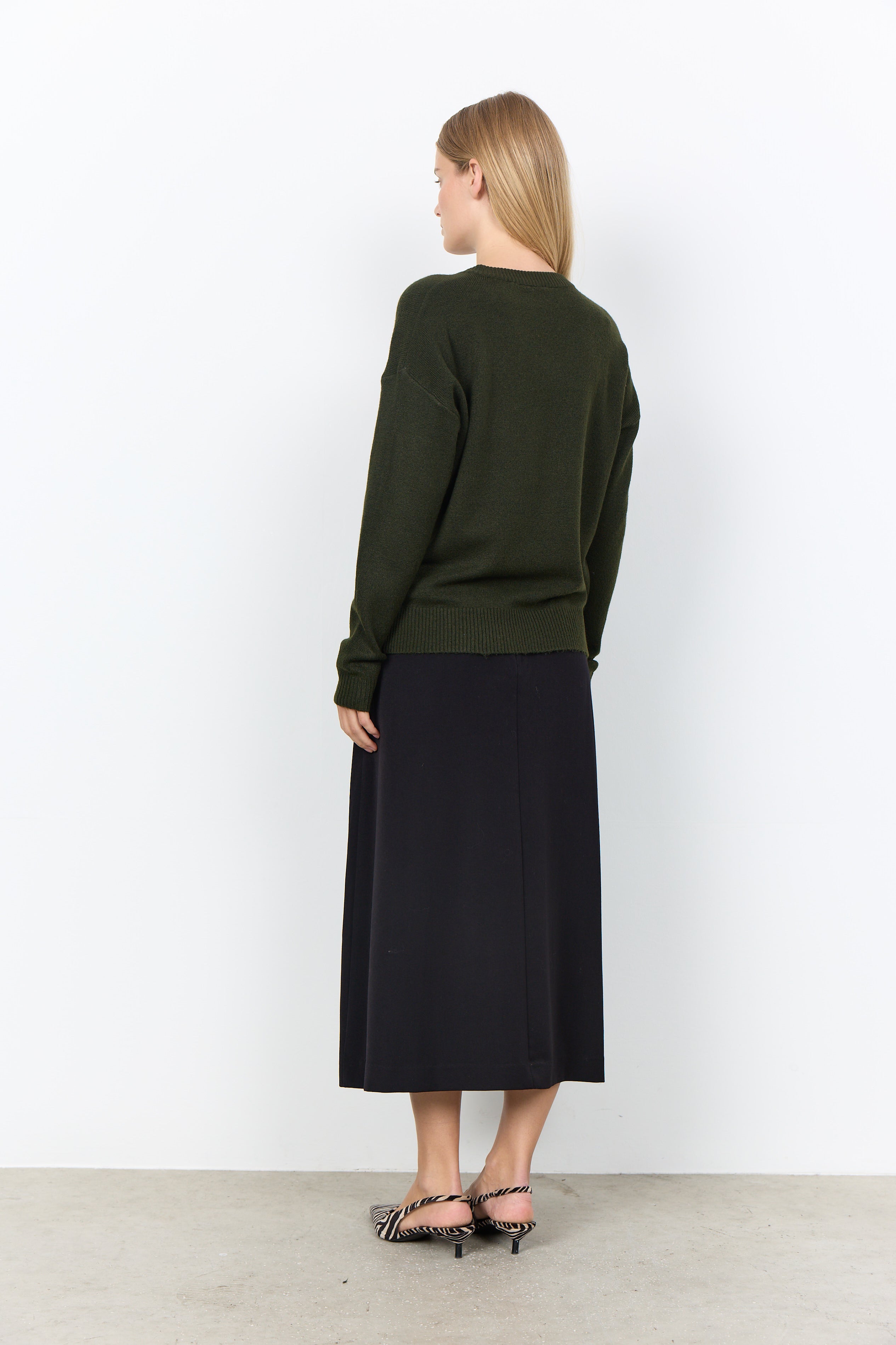 Orlean Relaxed V-Neck Pullover