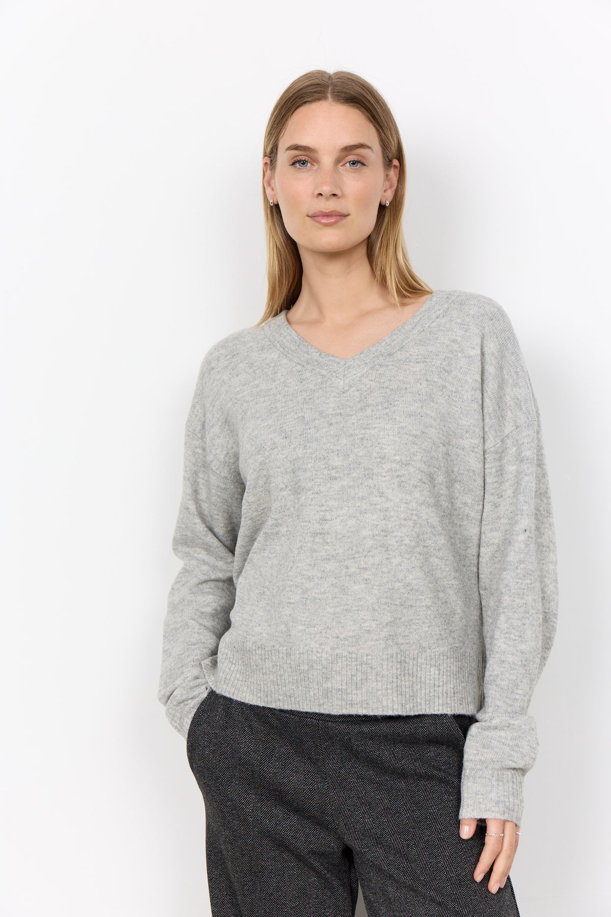 Orlean Relaxed V-Neck Pullover