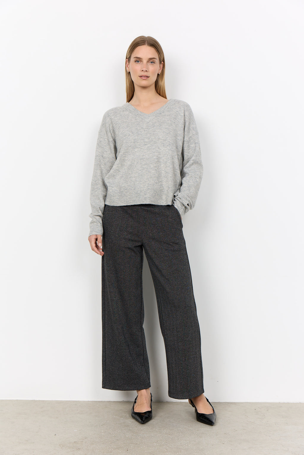 Orlean Relaxed V-Neck Pullover
