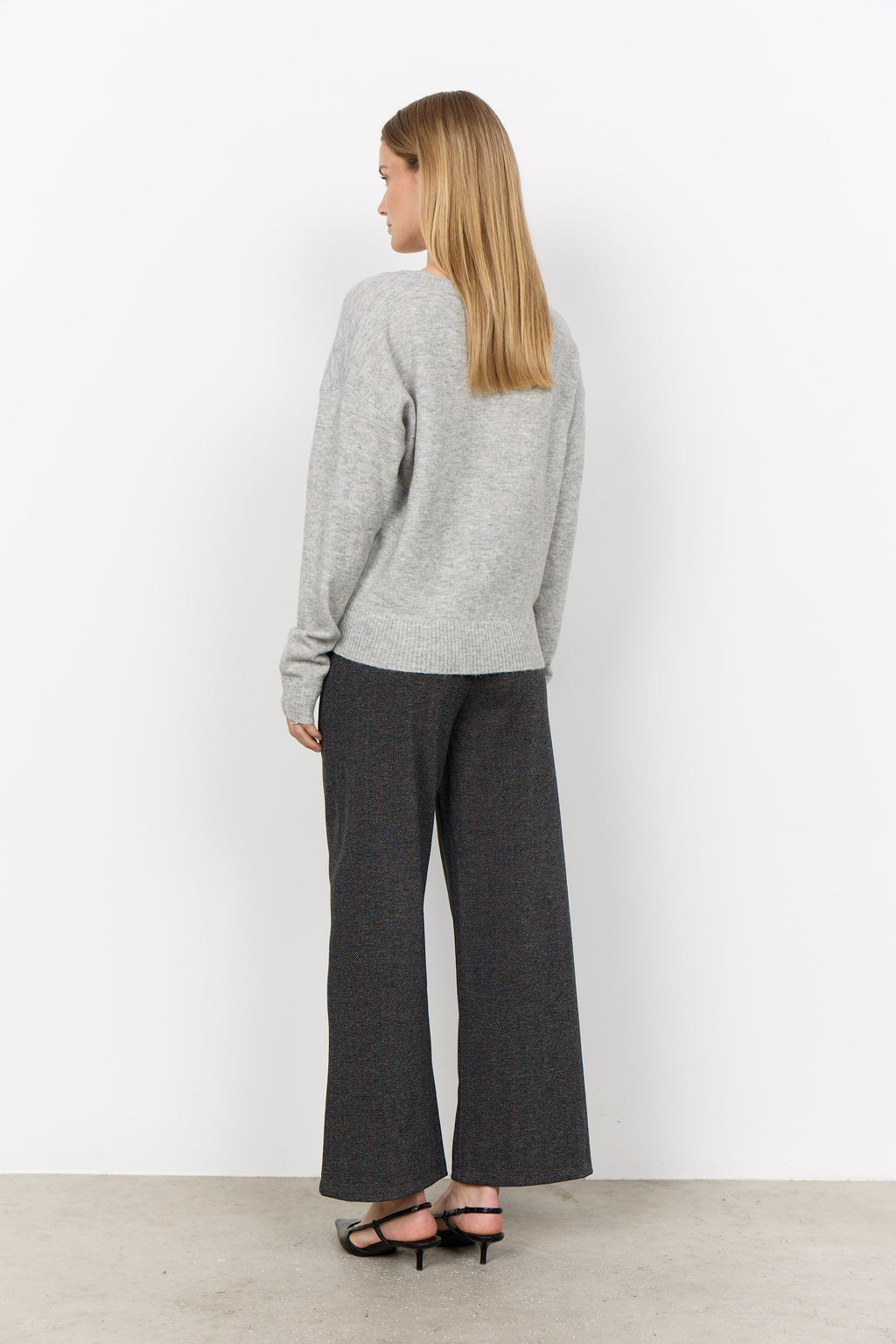 Orlean Relaxed V-Neck Pullover