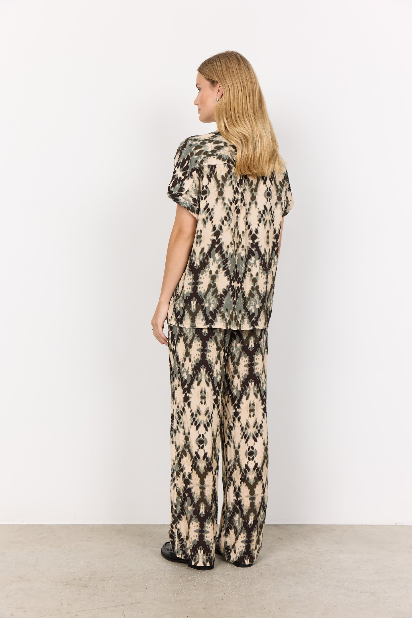 Pontida V-Neck Abstract Blouse