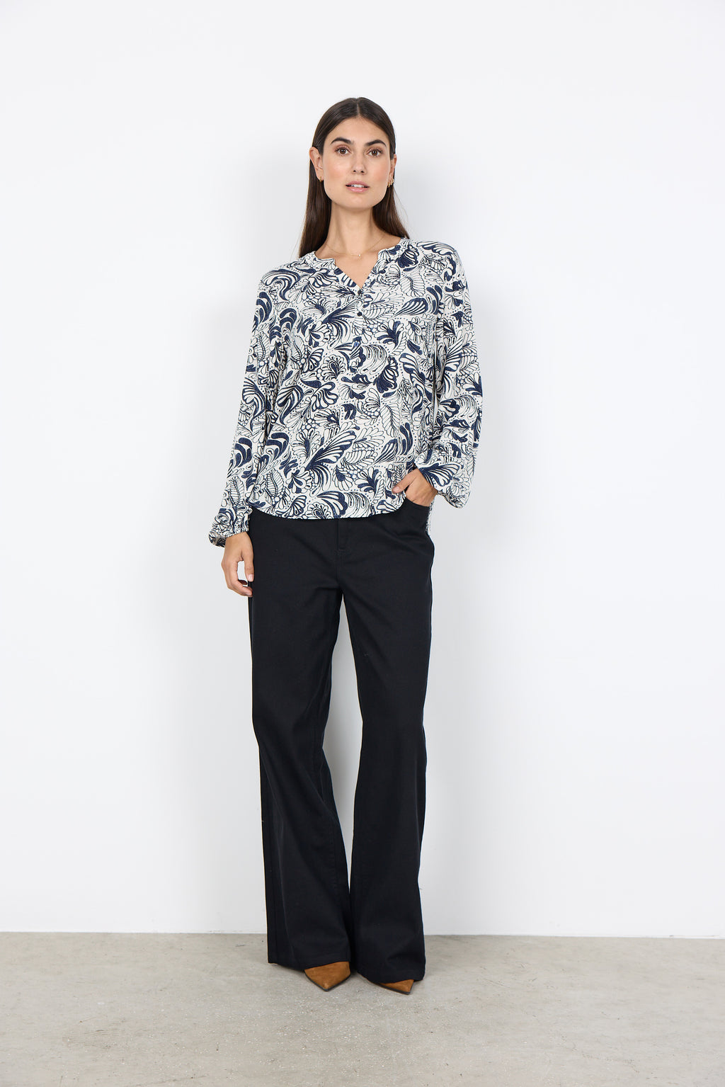 Bayan V-Neck Botanical Print Blouse