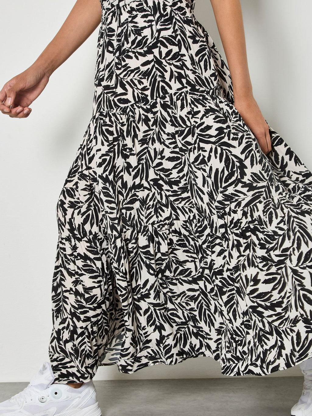 Leaf Print Tiered Midi Skirt