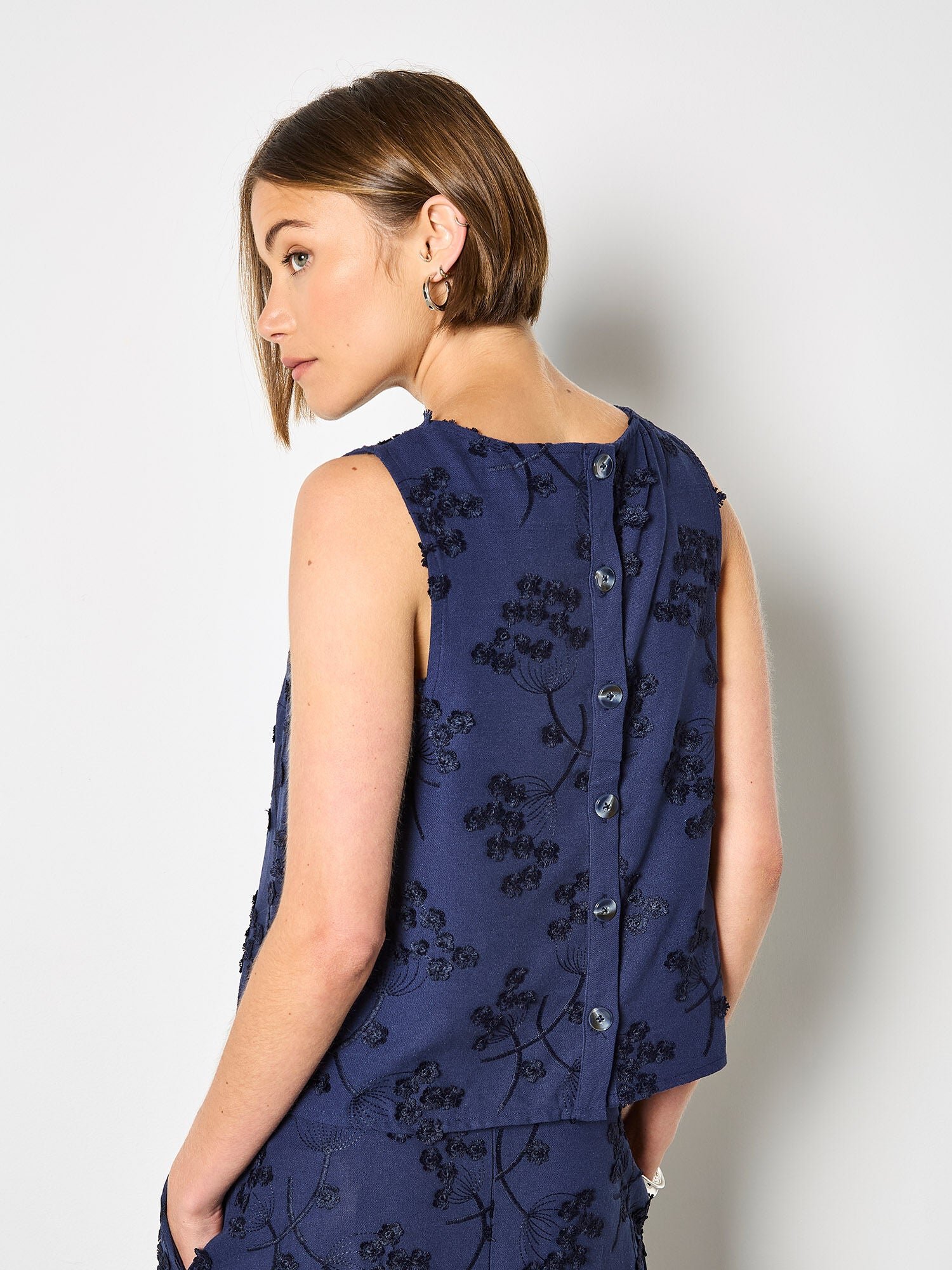 Dandellion Embroidered Linen Top