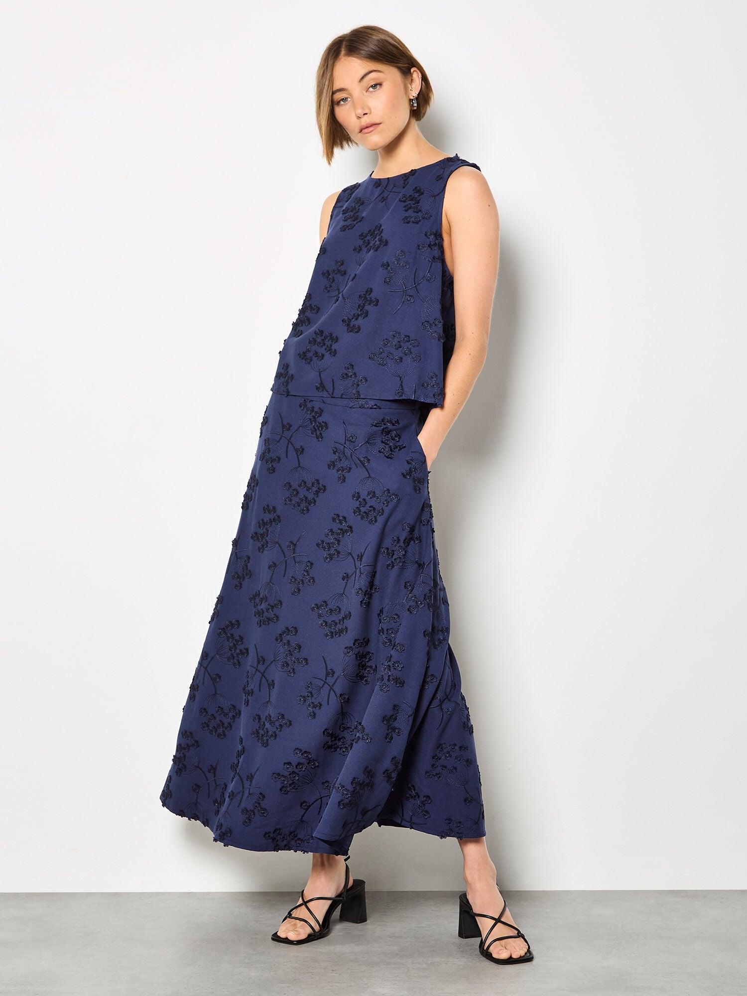 Dandellion Embroidered Maxi Skirt