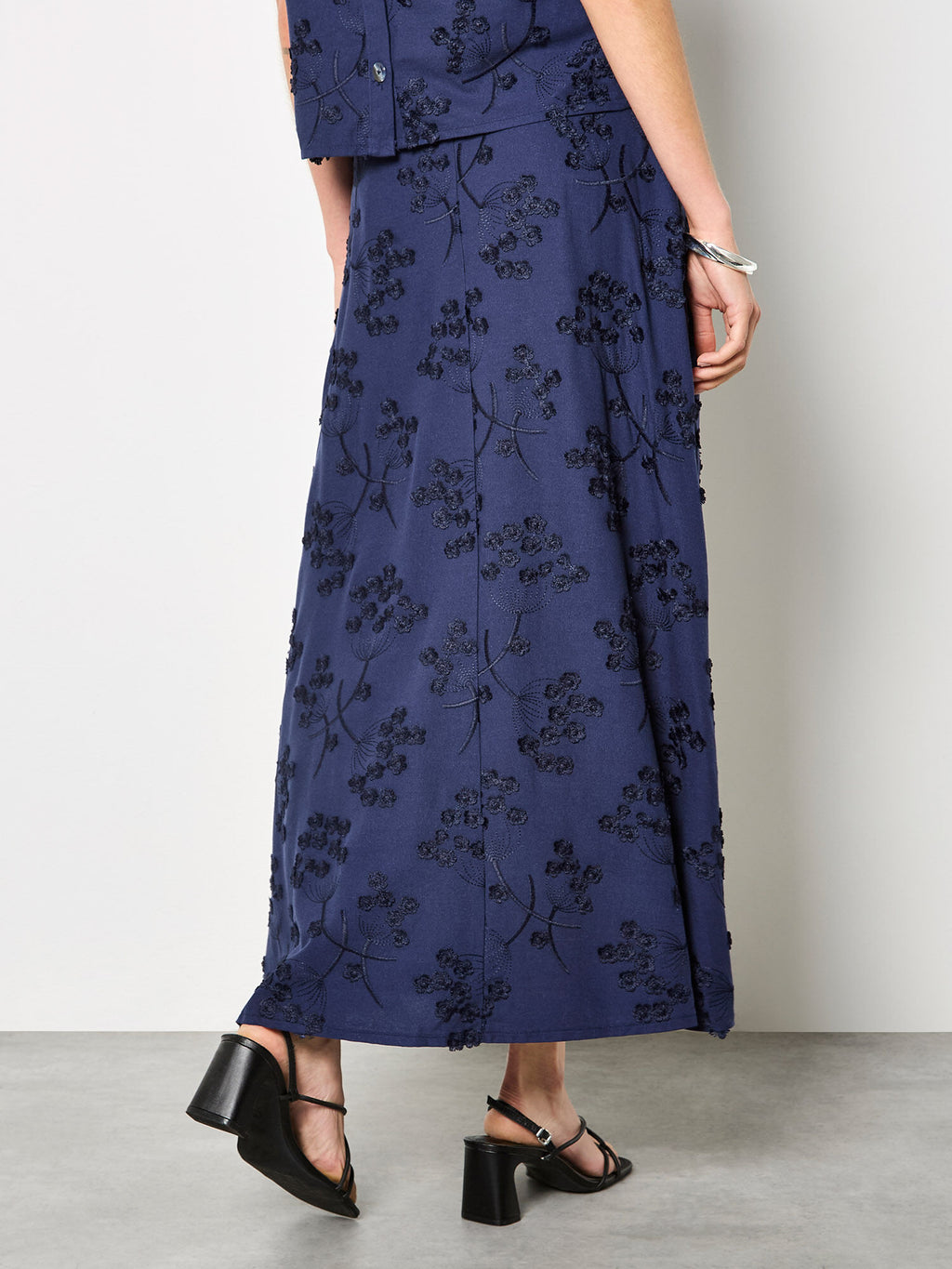 Dandellion Embroidered Maxi Skirt