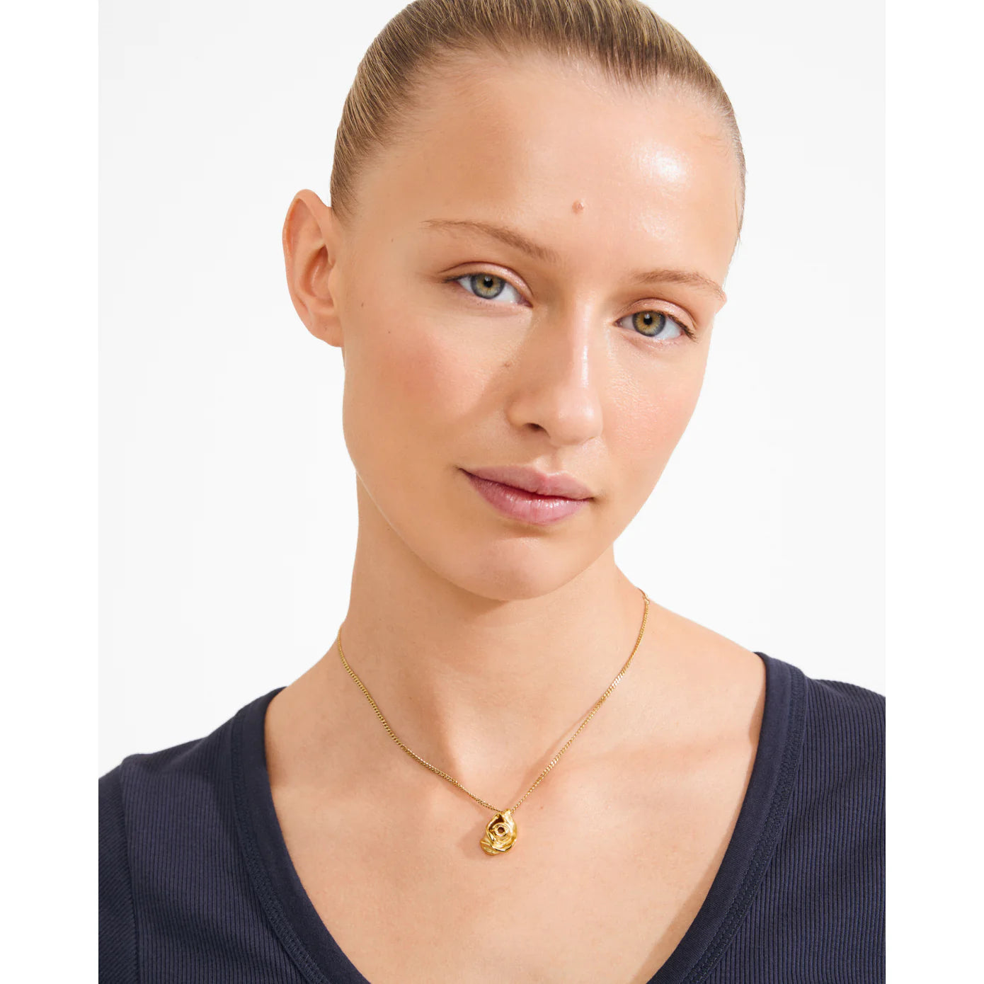 Riyan Rose Pendant Necklace