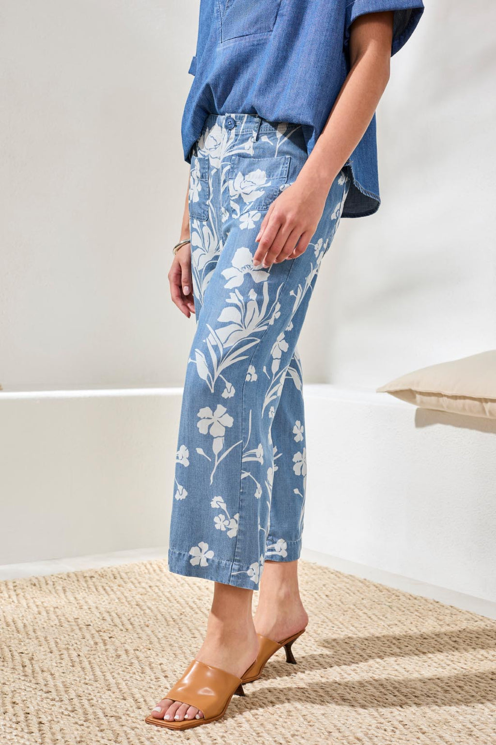 Flowy Floral Print Wide Crop Pant