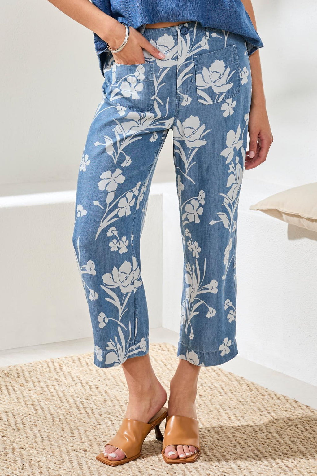 Flowy Floral Print Wide Crop Pant