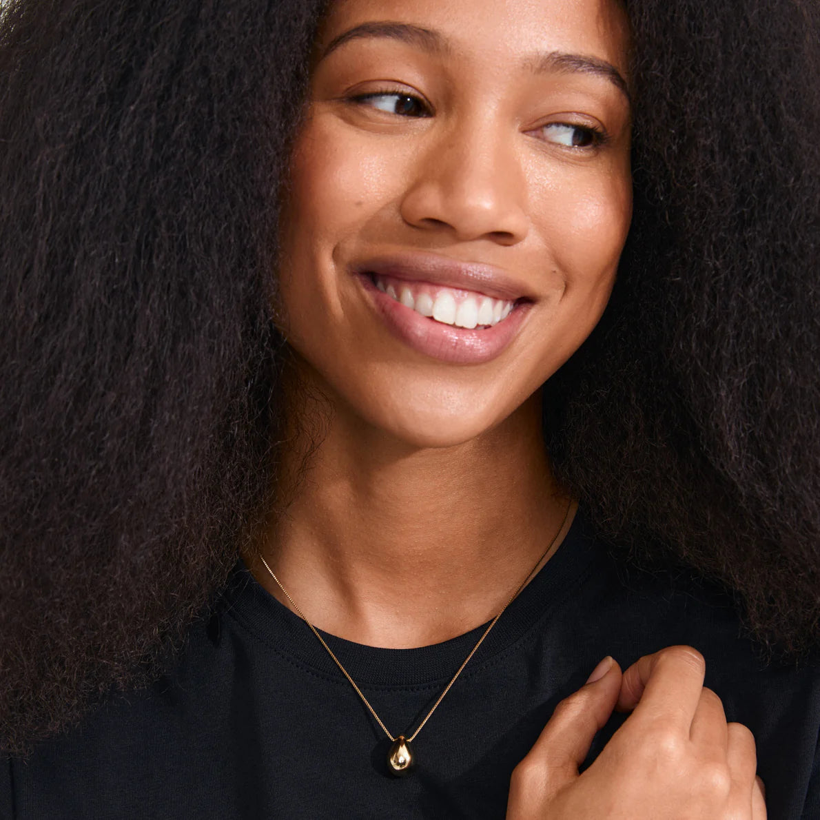 Kaisyn Droplet-Shaped Pendant Necklace