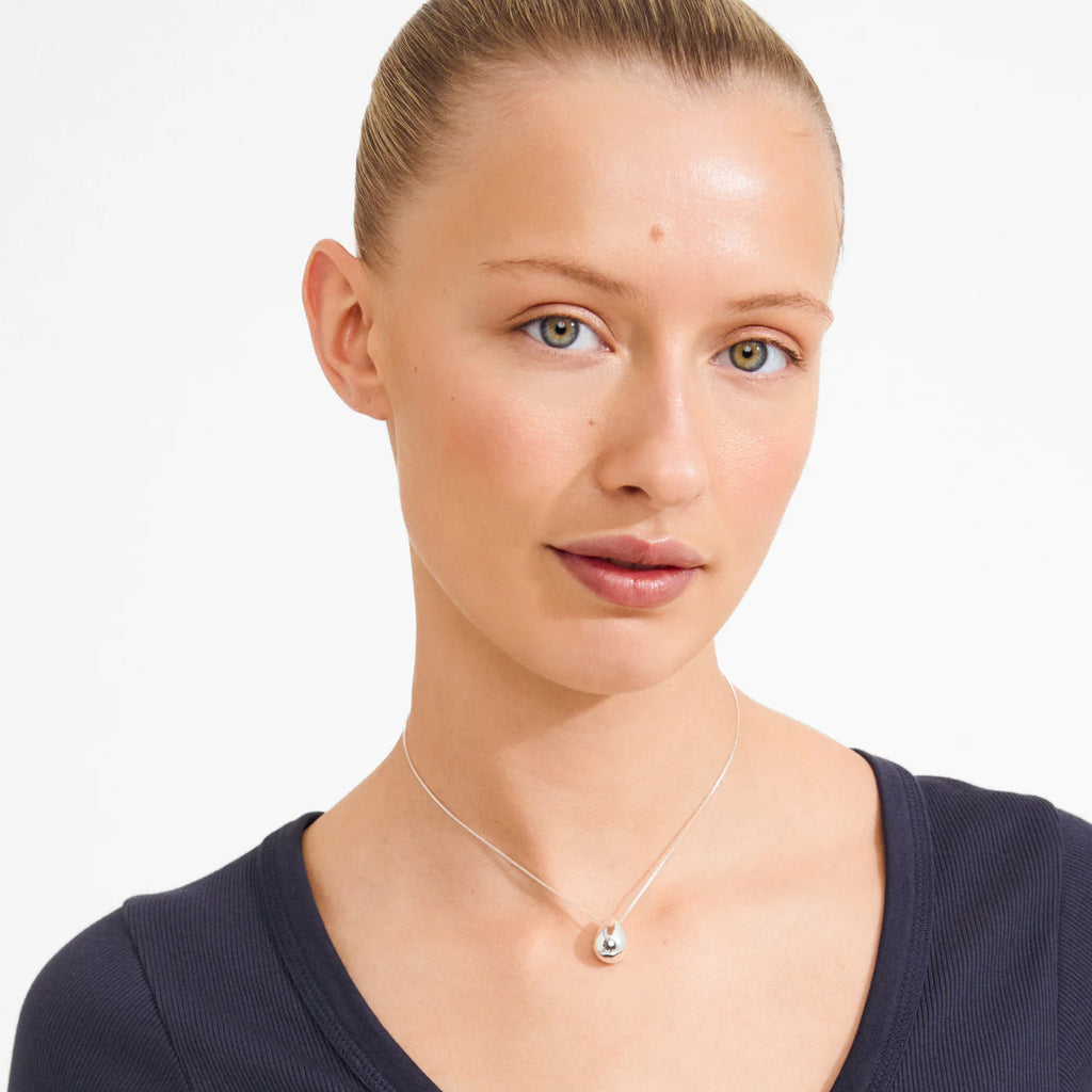 Kaisyn Droplet-Shaped Pendant Necklace