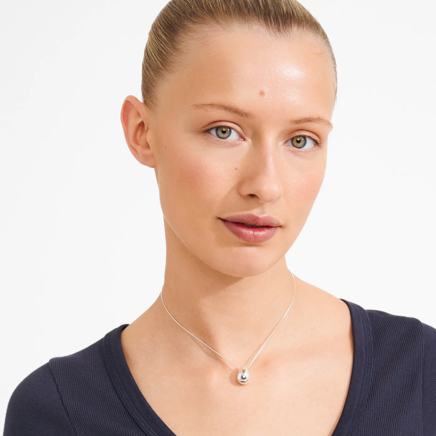 Kaisyn Droplet-Shaped Pendant Necklace