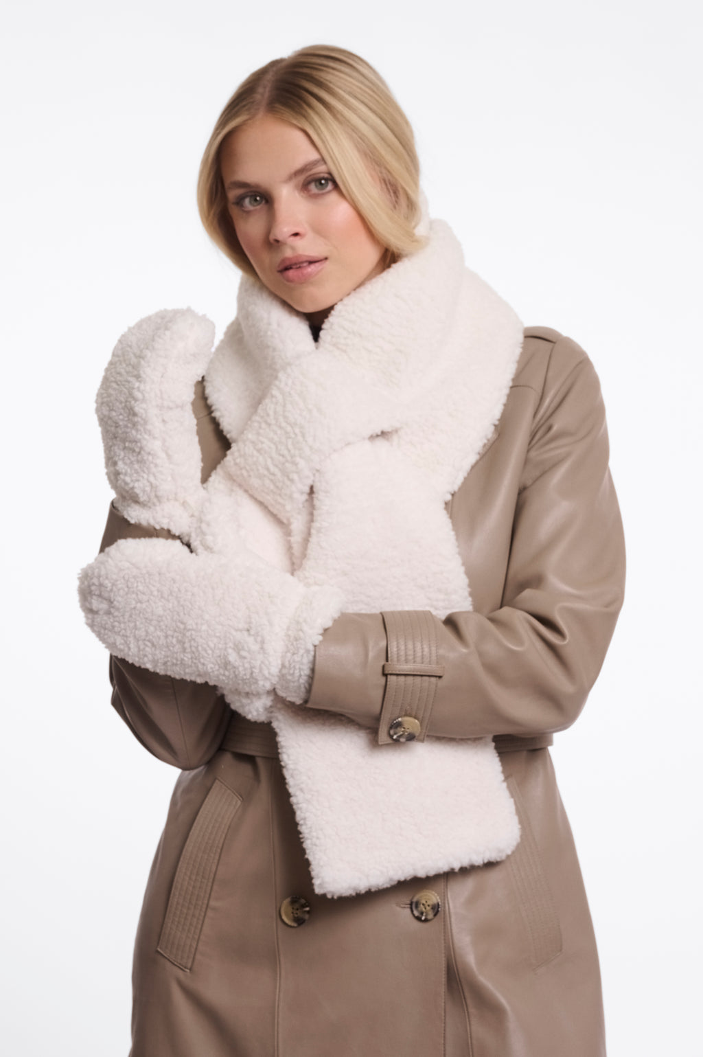 Aleida Teddy Mittens