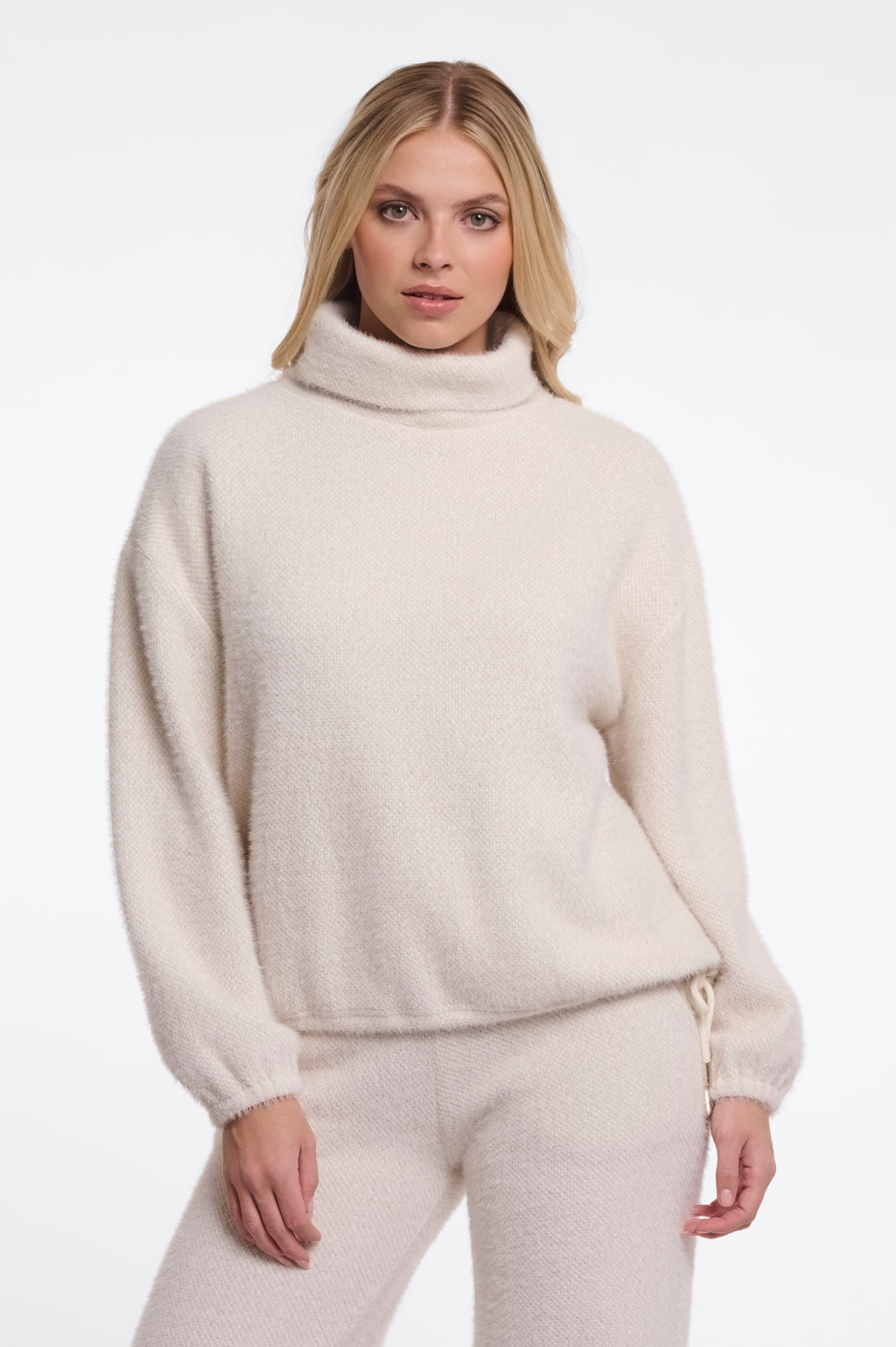 Bellar Pullover With High Collar