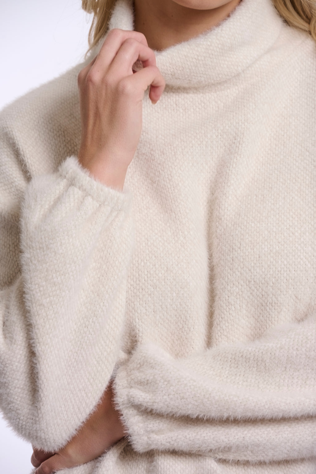 Bellar Pullover With High Collar
