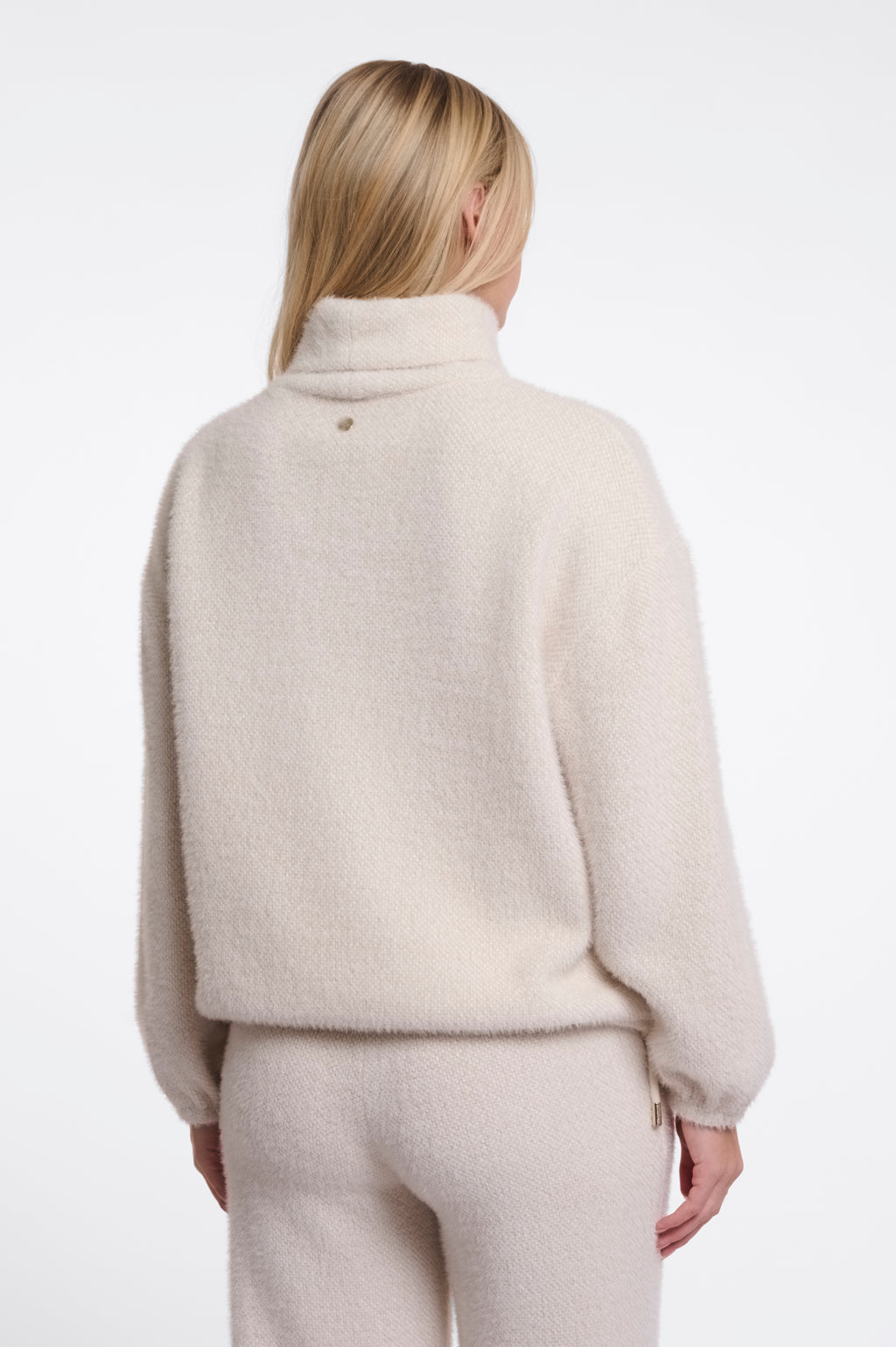 Bellar Pullover With High Collar