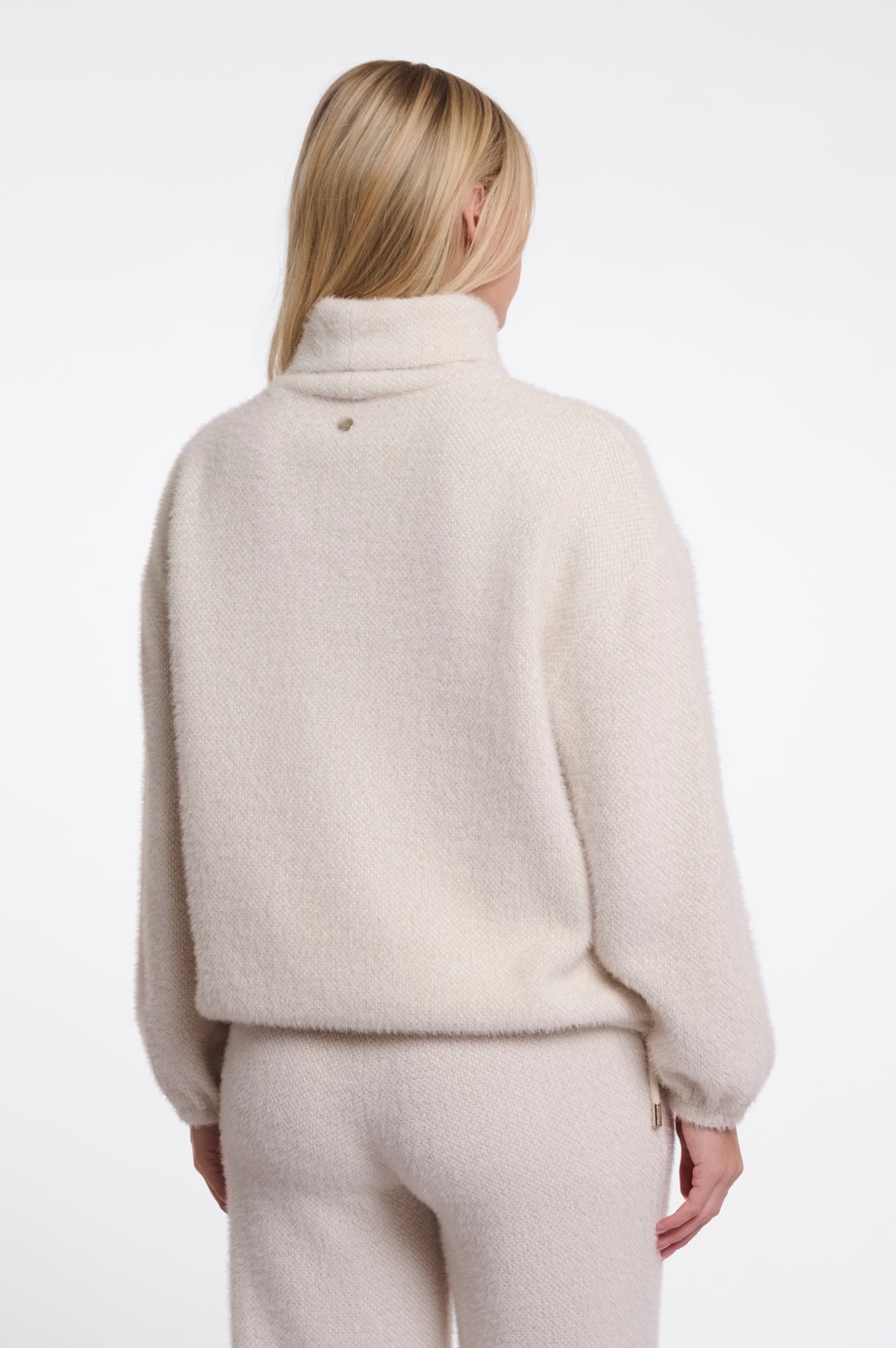 Bellar Pullover With High Collar