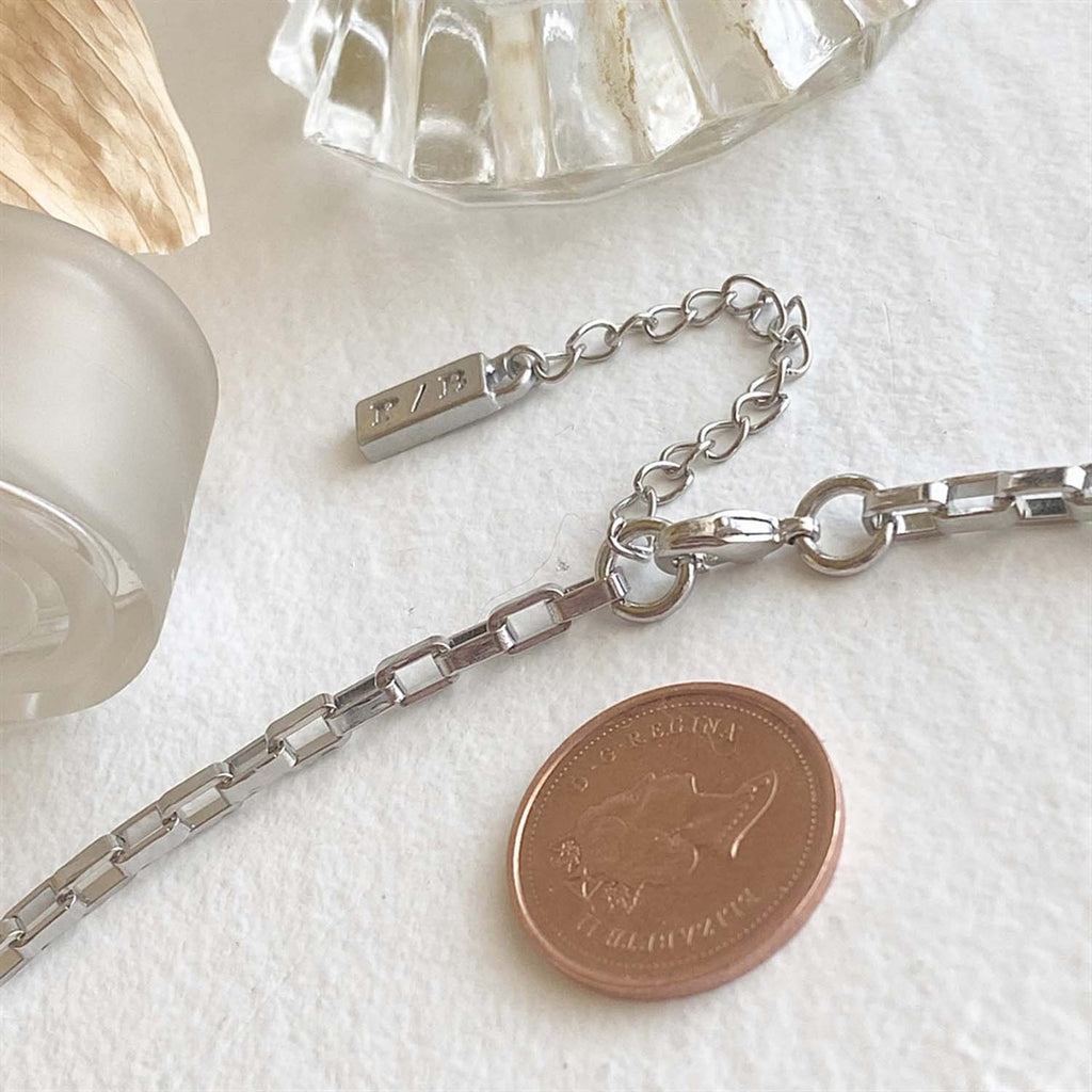 Dua Chunky Rectangular Box Chain Necklace