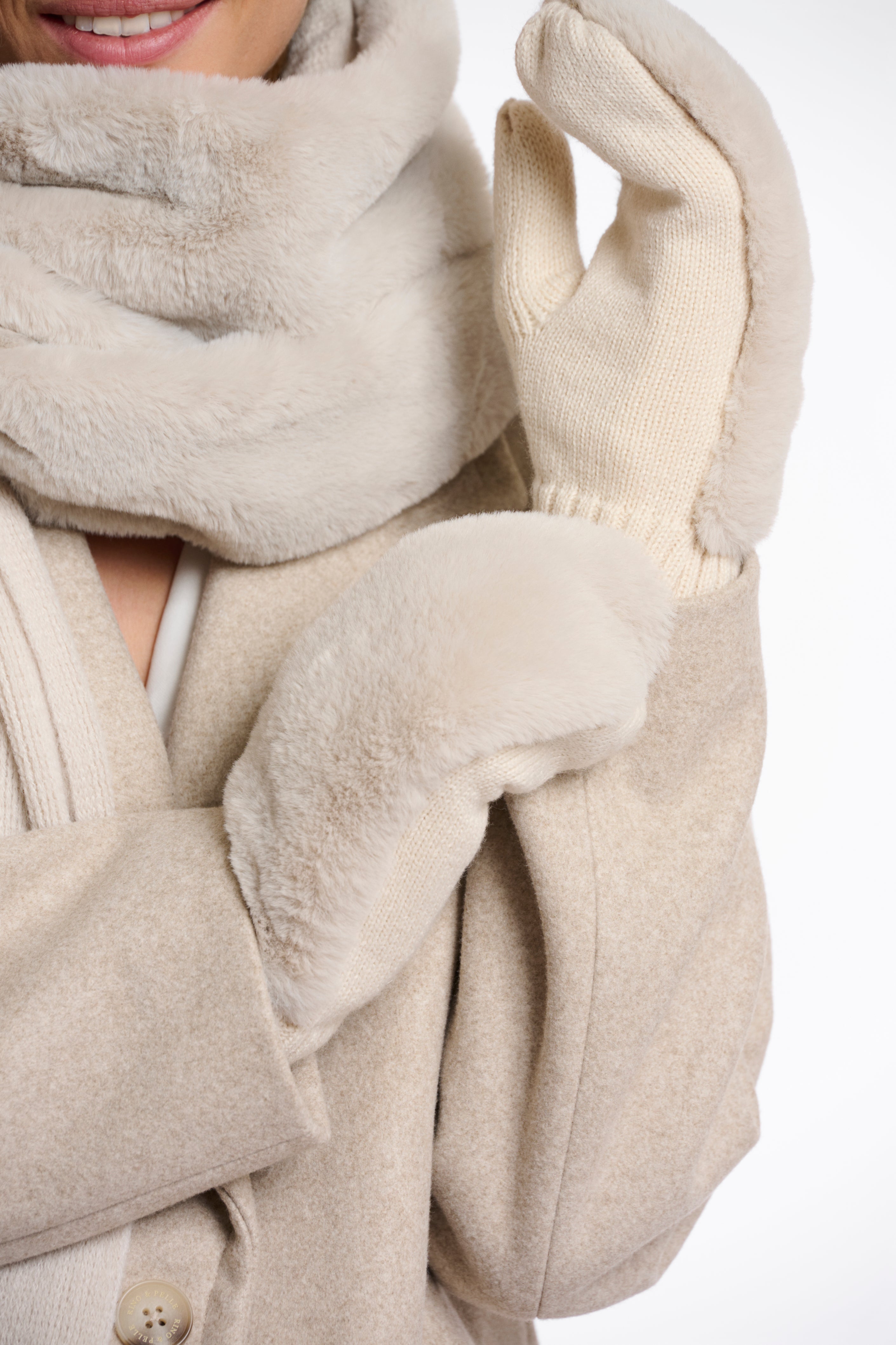 Oxo Faux Fur Gloves