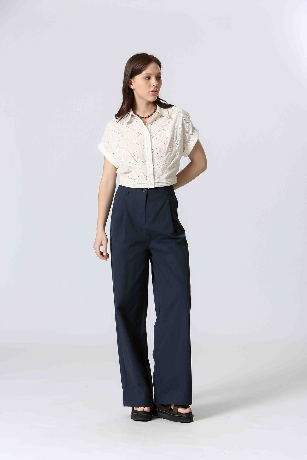 Collared Embroidery Cropped Top
