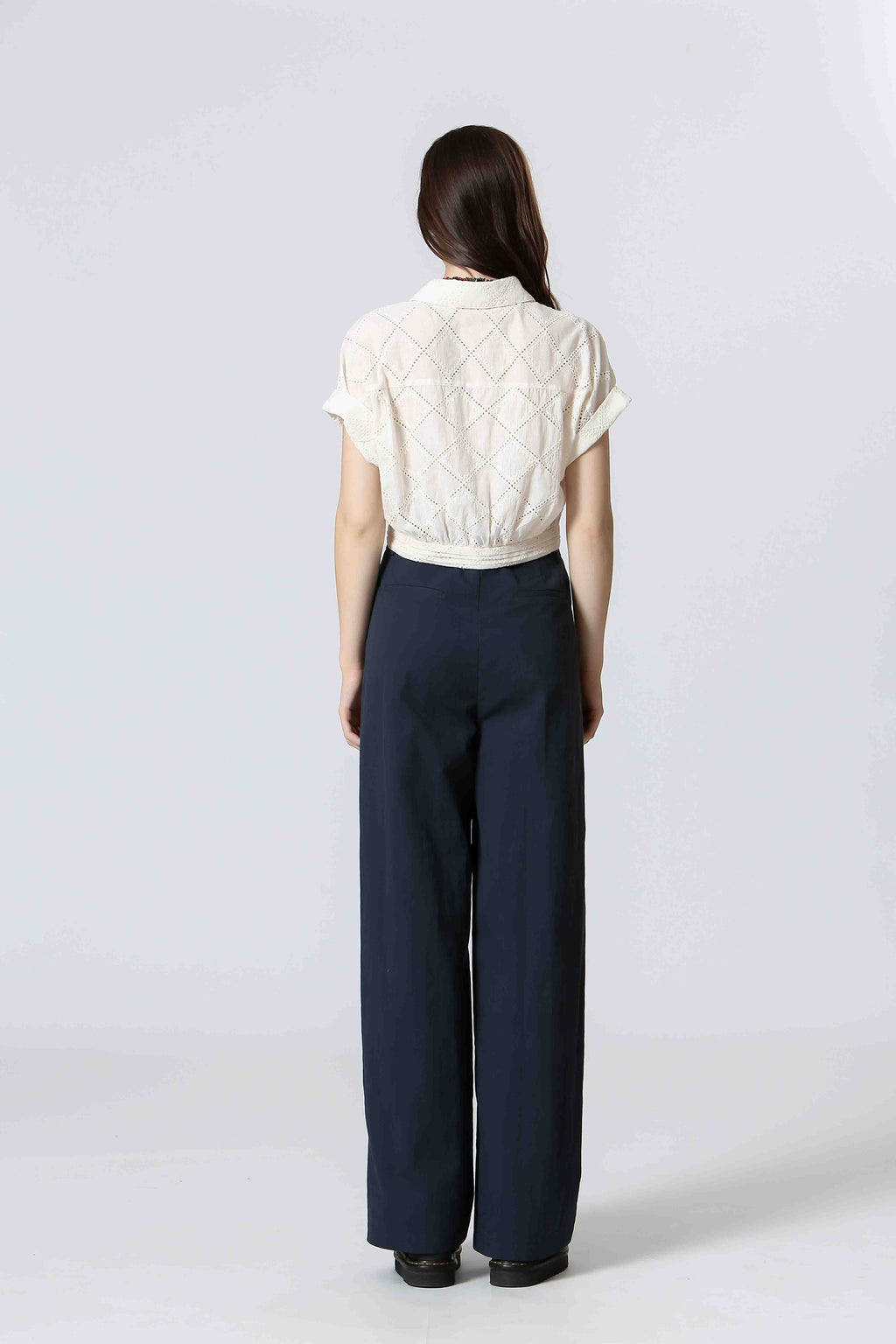Collared Embroidery Cropped Top