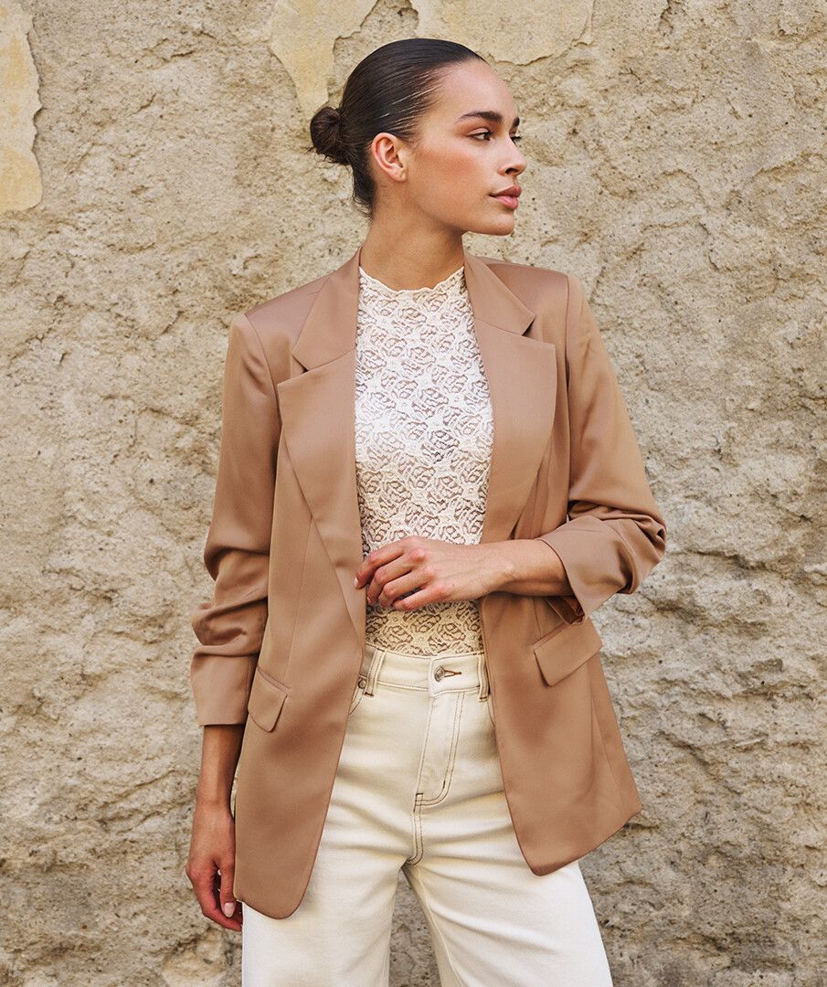 Ruched 3/4 Sleeve Crepe Blazer