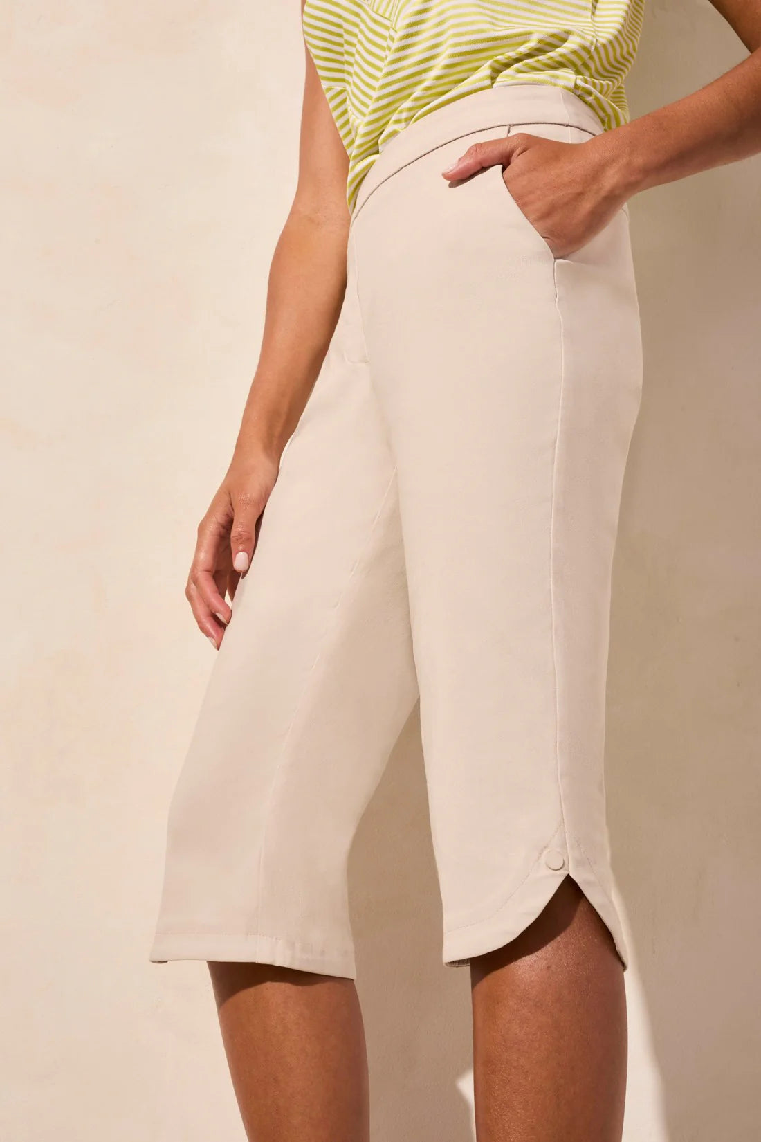 Flatten It® Pull-On Capri with Zip Pockets