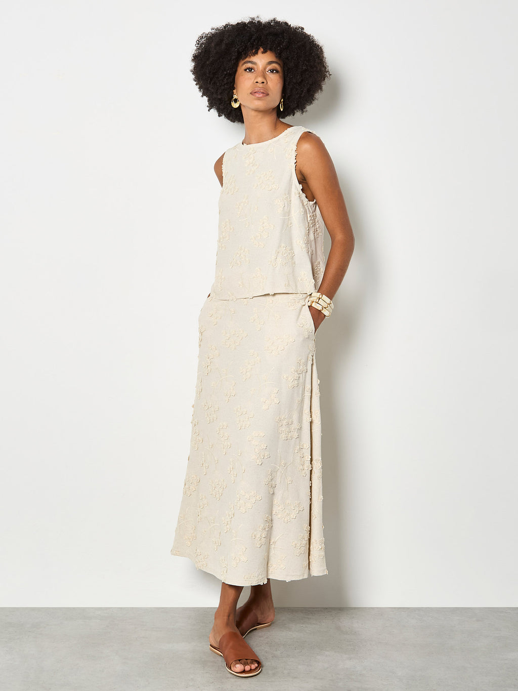 Dandellion Embroidered Maxi Skirt